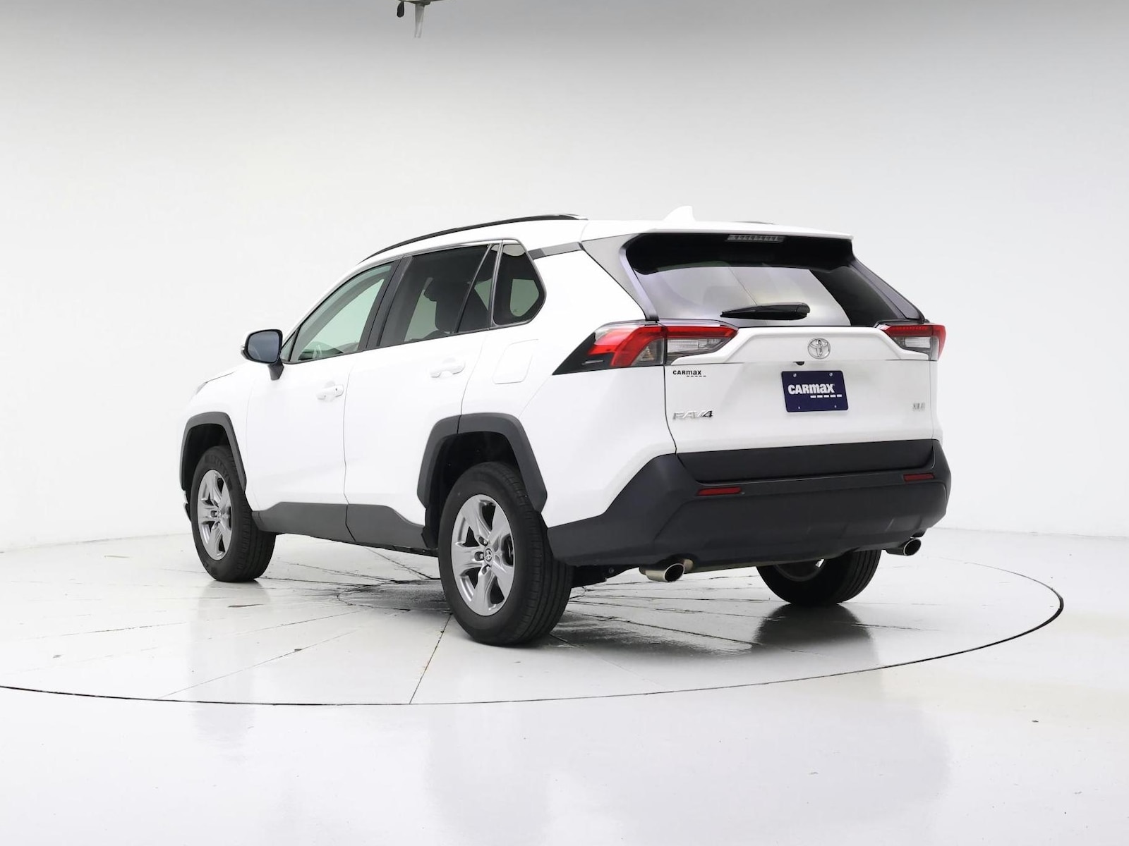 2024 Toyota RAV4 XLE - Photo 3