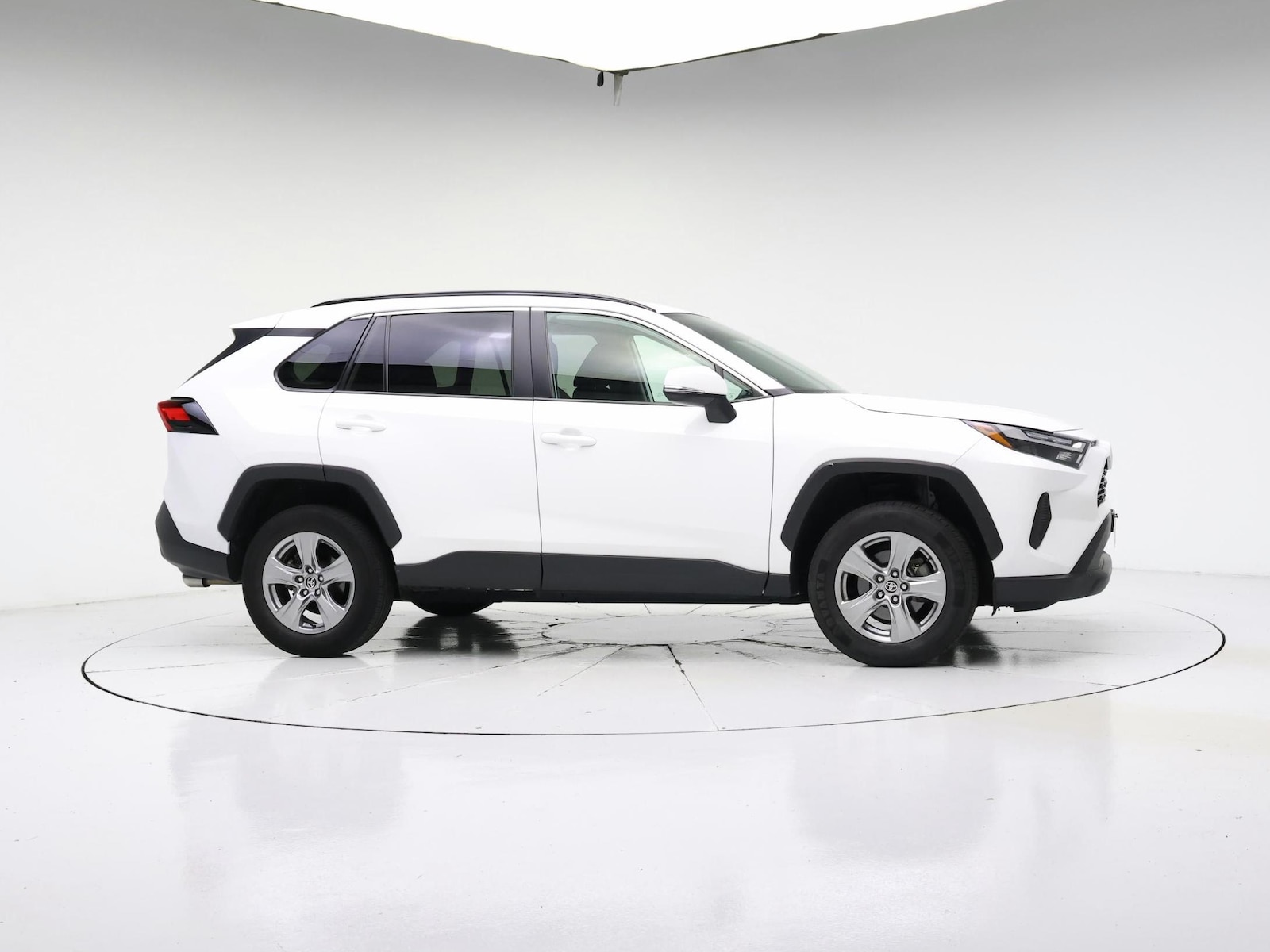 2024 Toyota RAV4 XLE - Photo 8