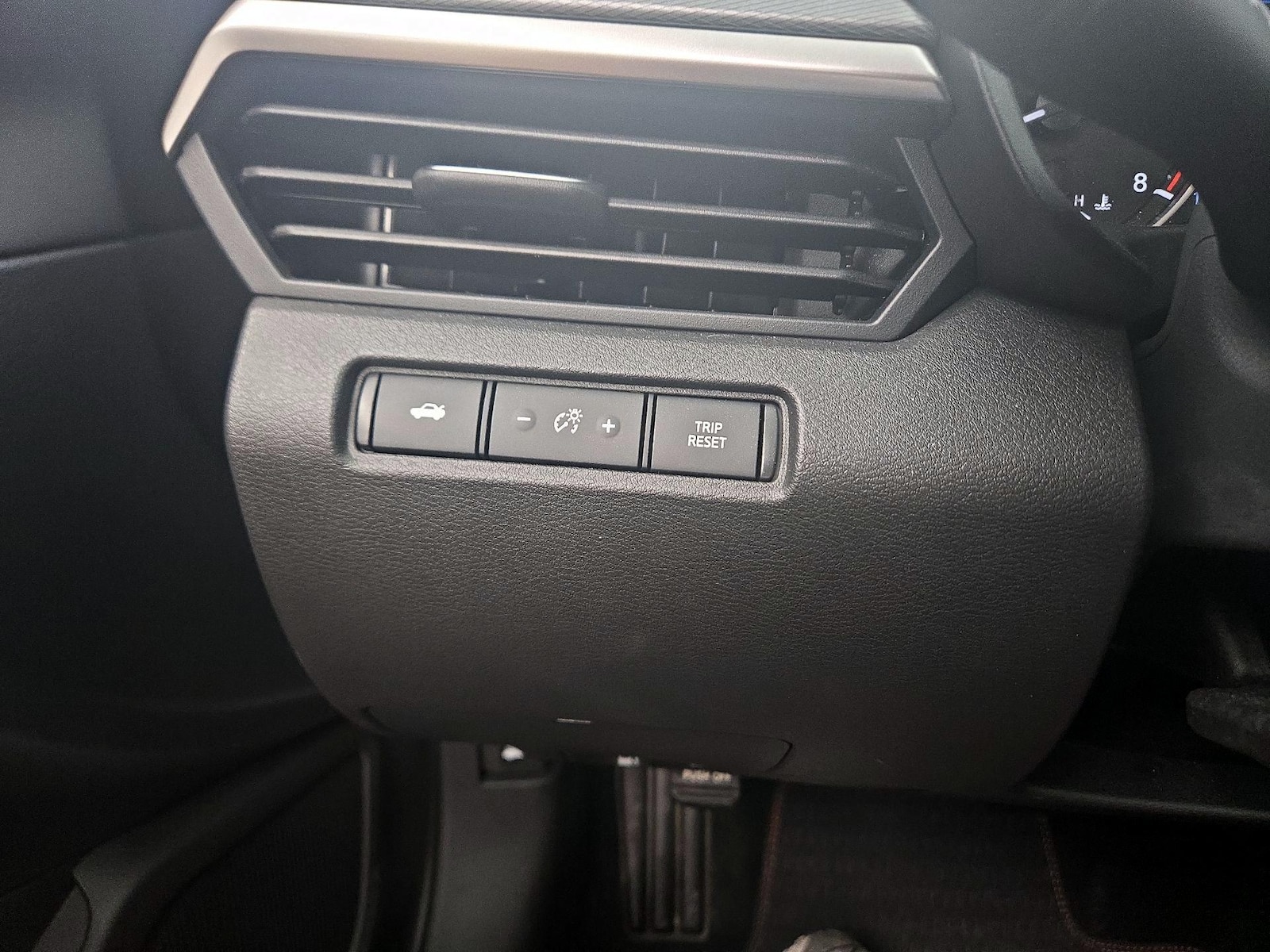 2025 Nissan Altima SR - Photo 14
