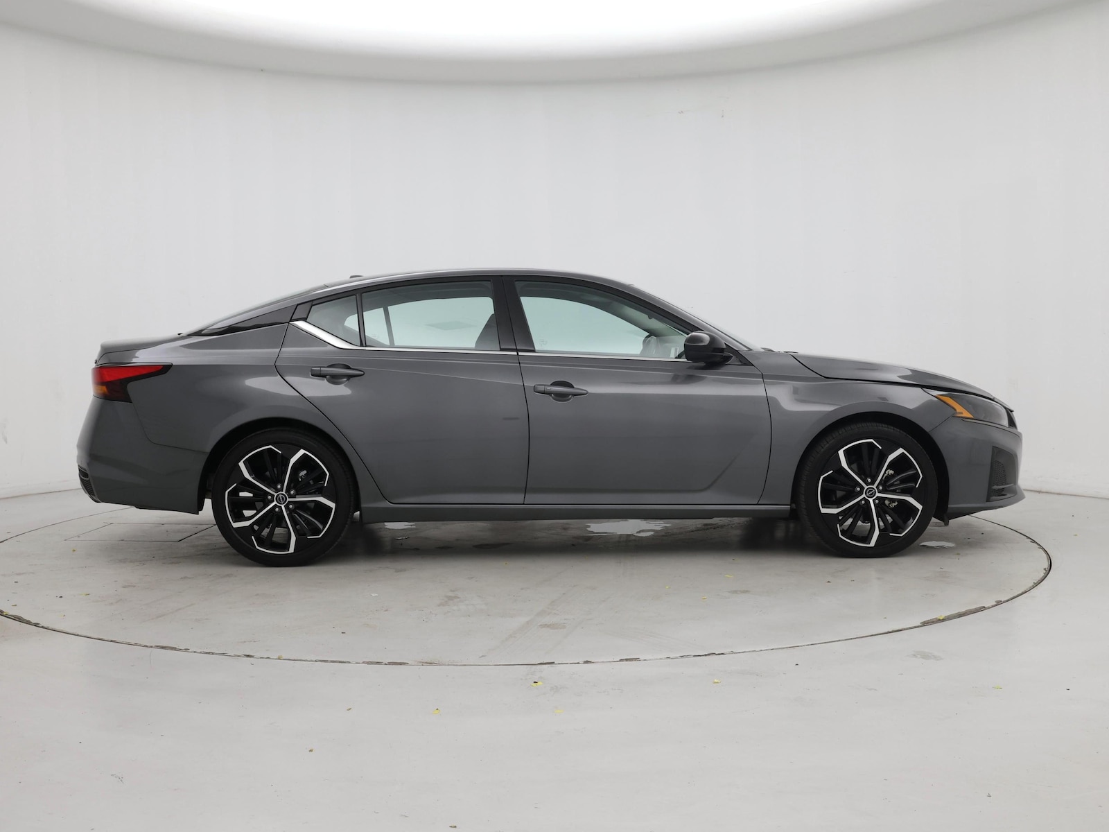 2025 Nissan Altima SR - Photo 8