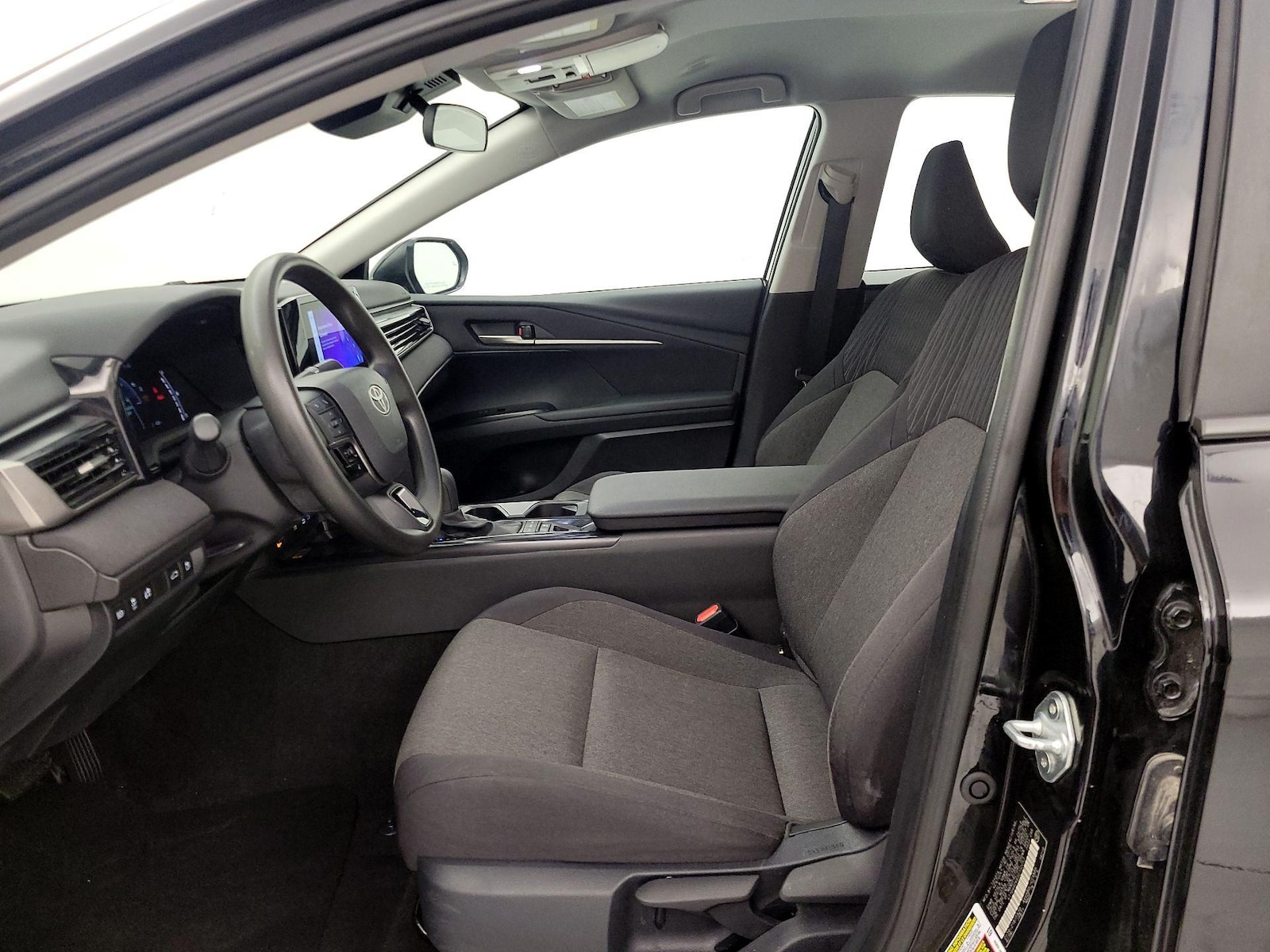 2025 Toyota Camry LE - Photo 10