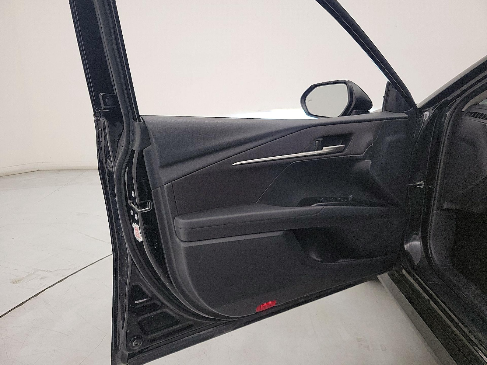 2025 Toyota Camry LE - Photo 11