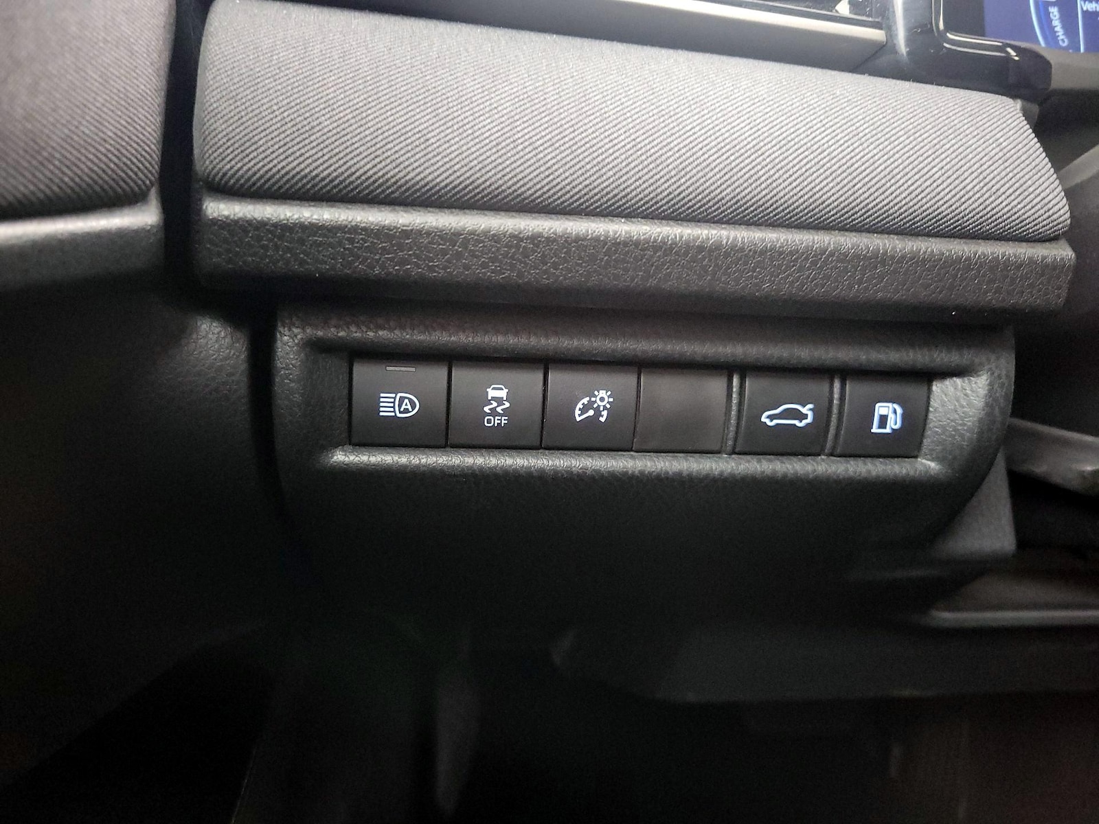 2025 Toyota Camry LE - Photo 12