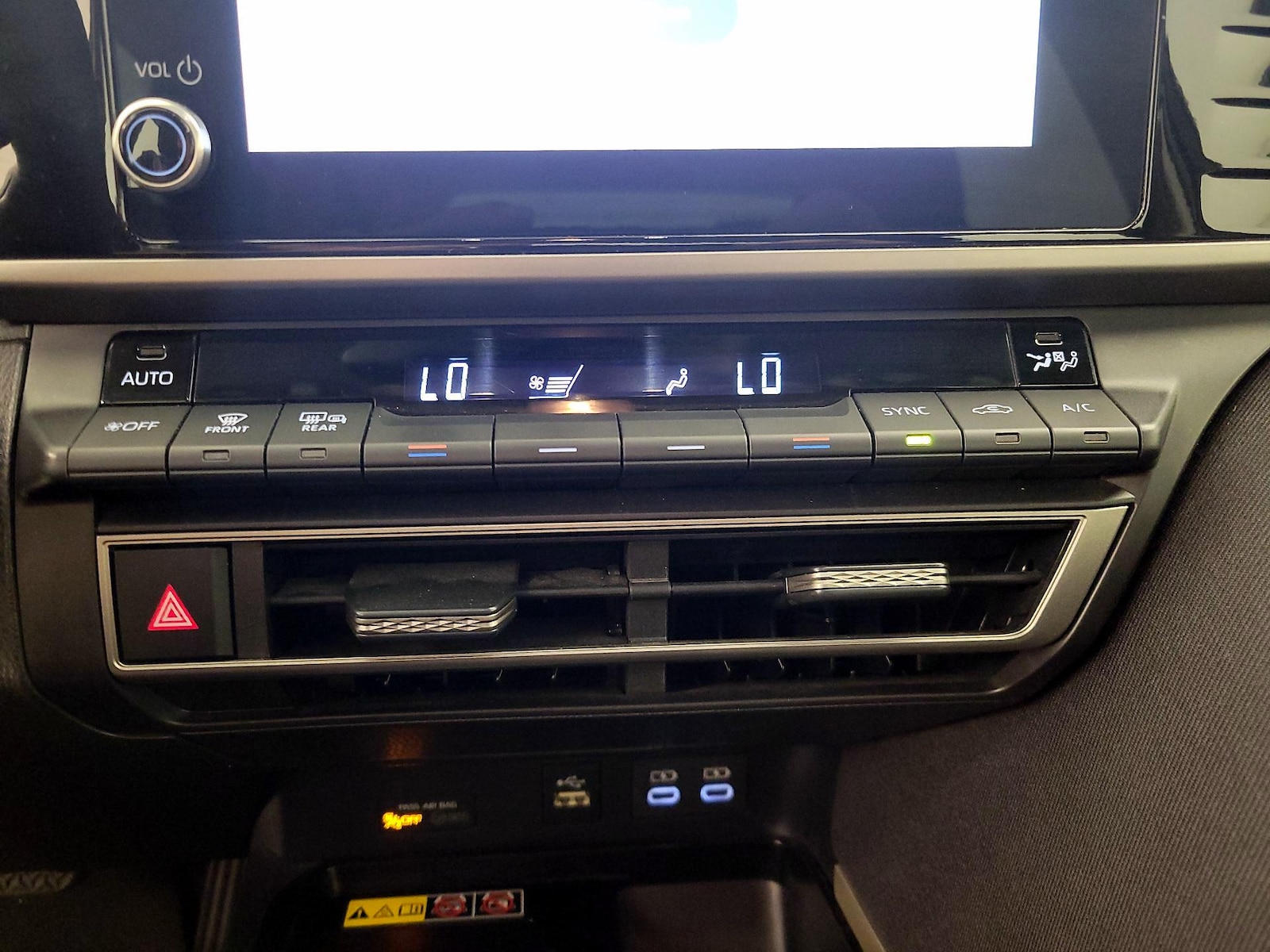 2025 Toyota Camry LE - Photo 16