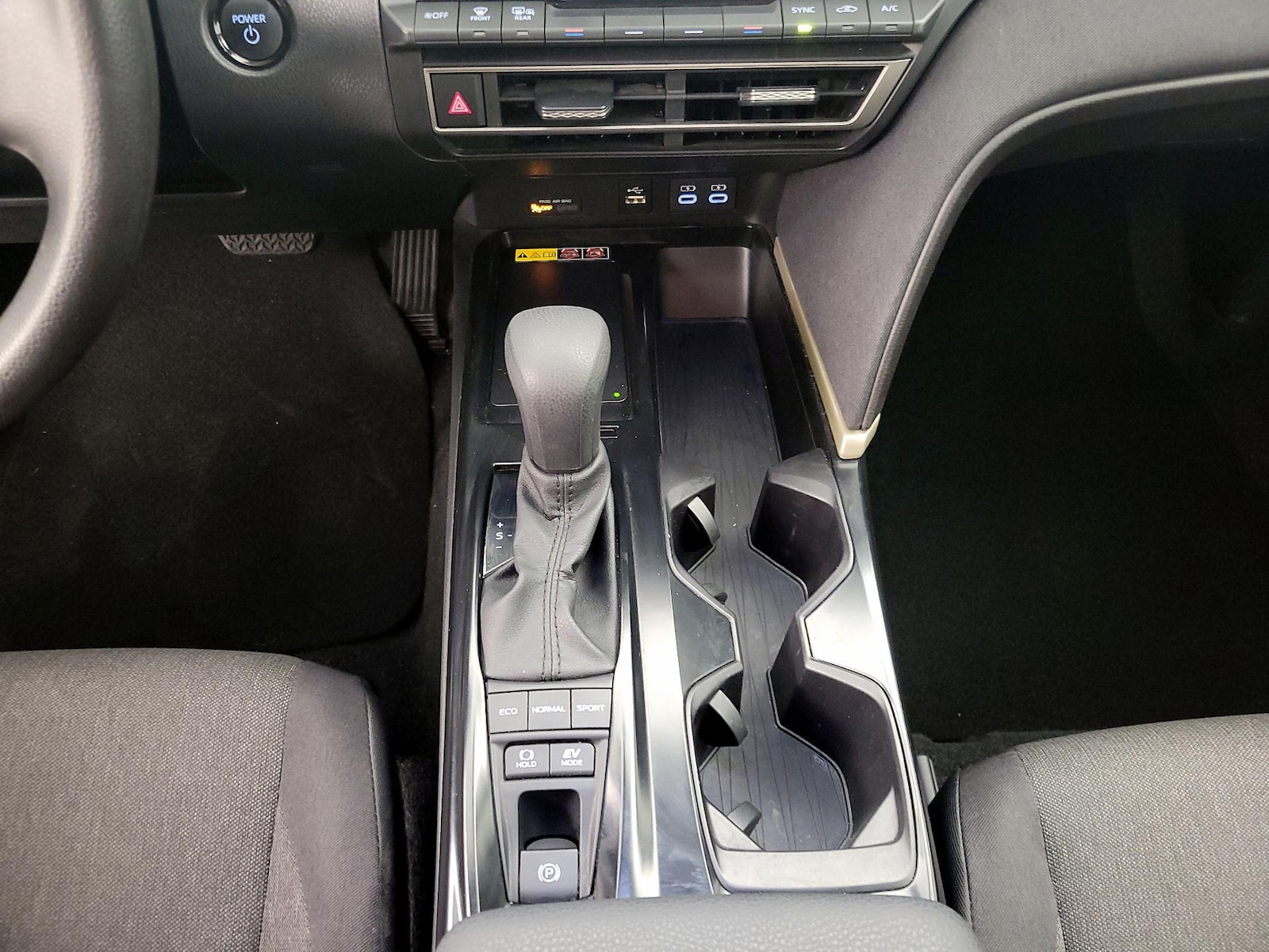 2025 Toyota Camry LE - Photo 17
