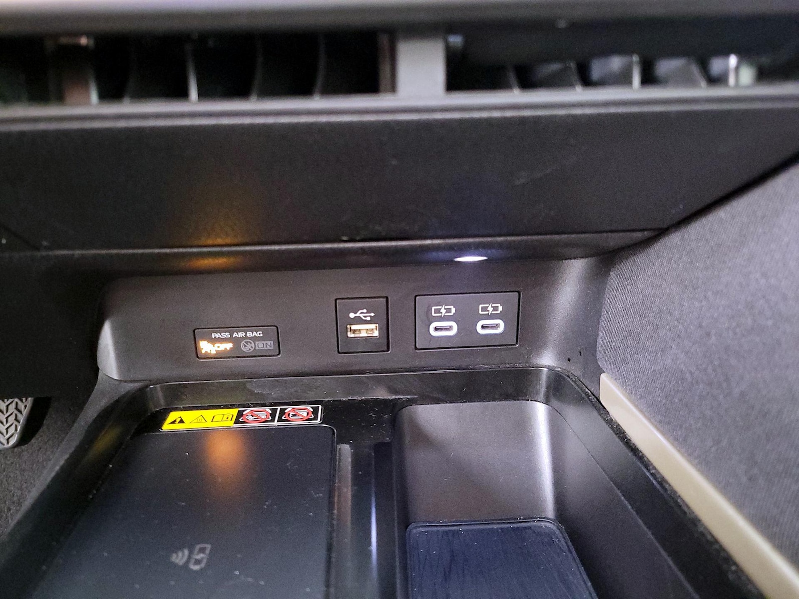 2025 Toyota Camry LE - Photo 18