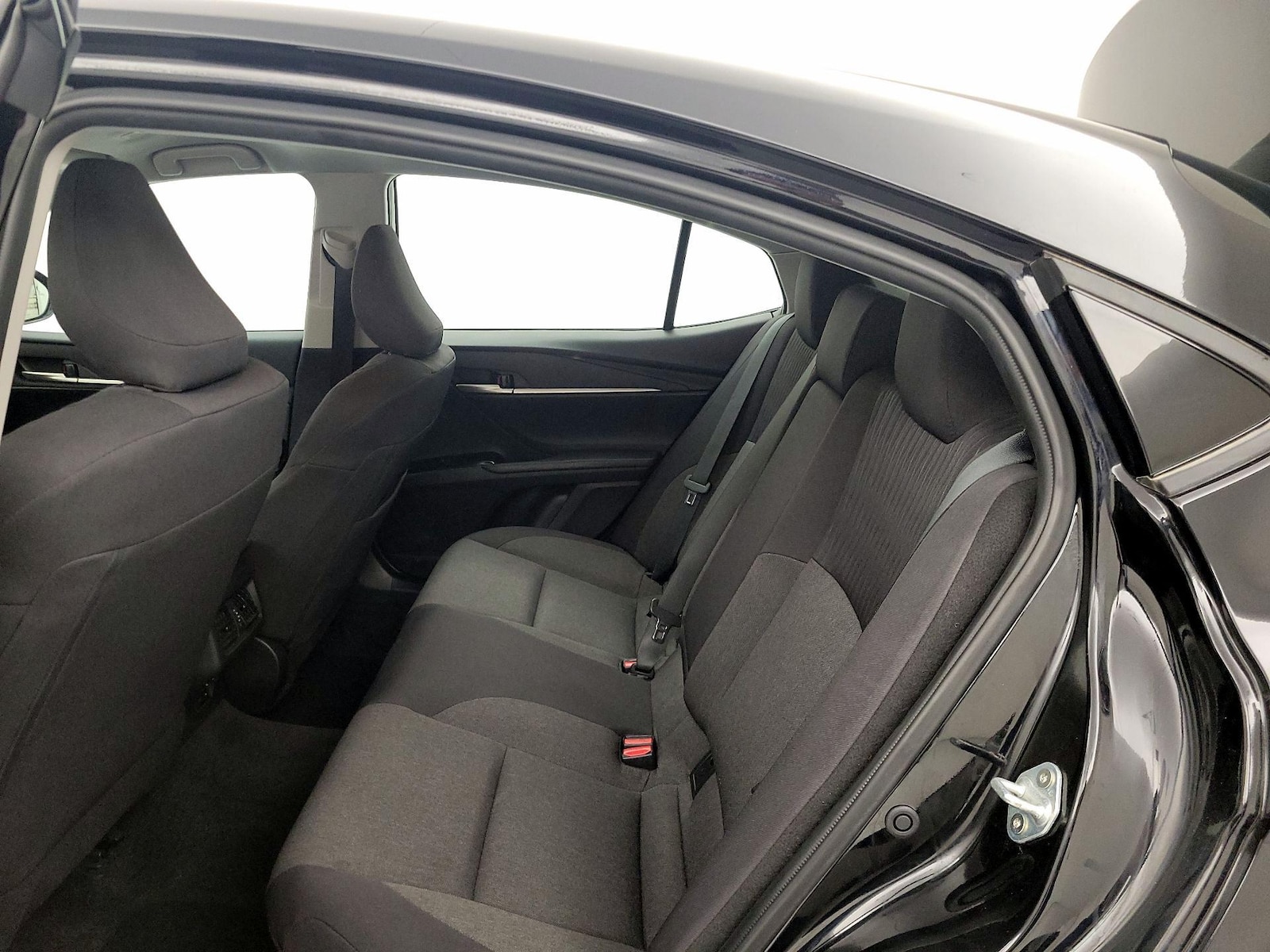 2025 Toyota Camry LE - Photo 19