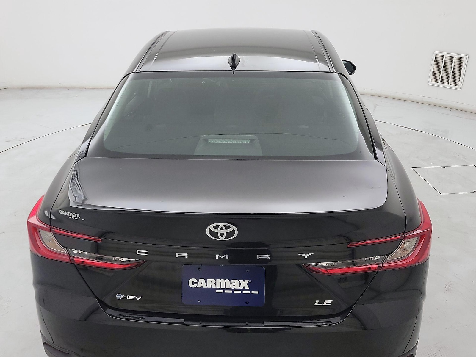 2025 Toyota Camry LE - Photo 6