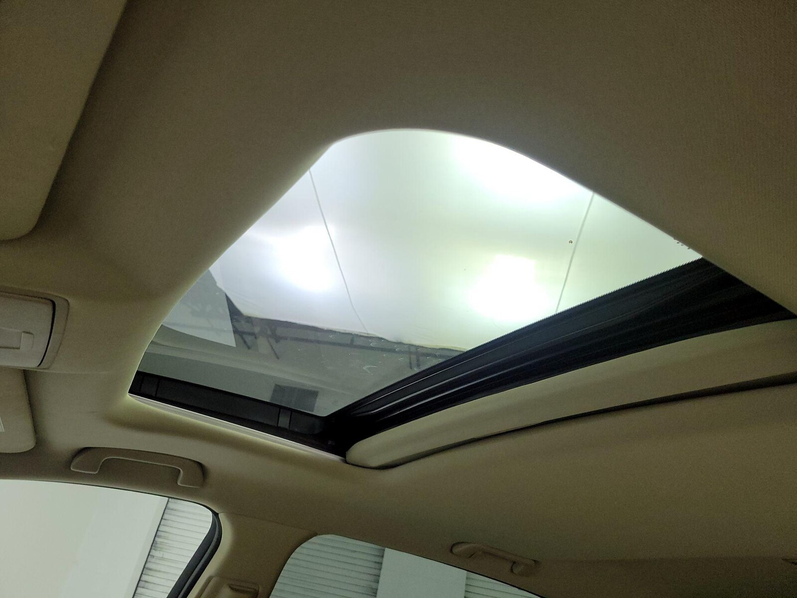 Sunroof(s) & Overhead Airbags