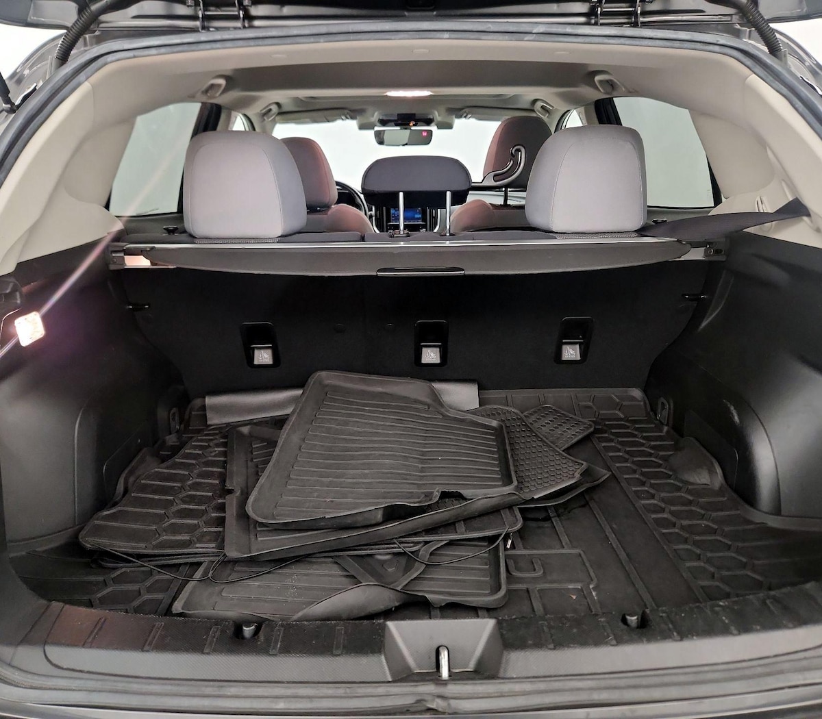 Trunk/Cargo (Seats Up)