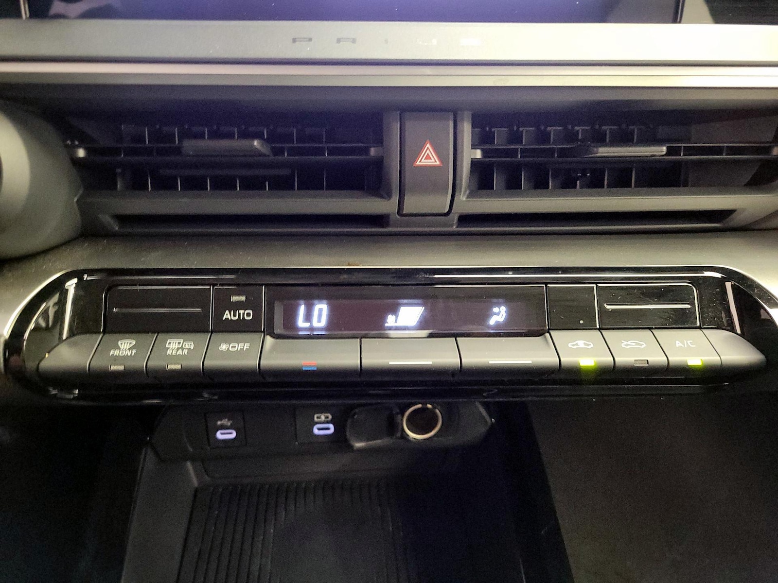 2026 Toyota Prius LE - Photo 18