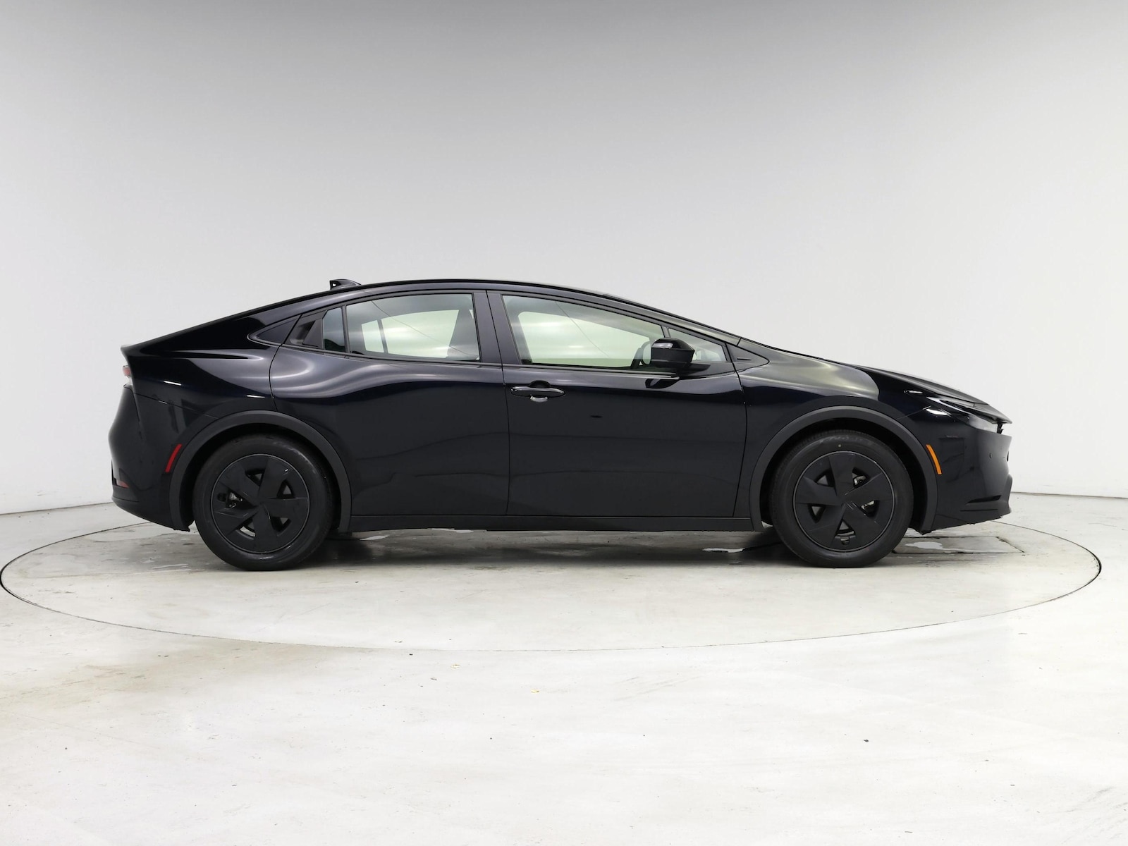 2026 Toyota Prius LE - Photo 8