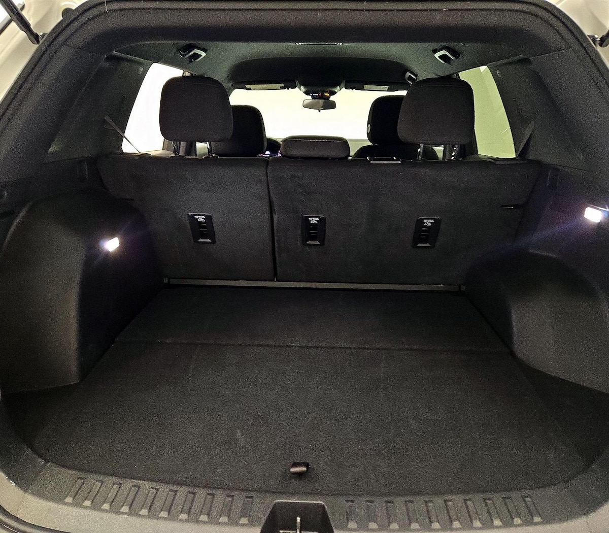 Trunk/Cargo (Seats Up)