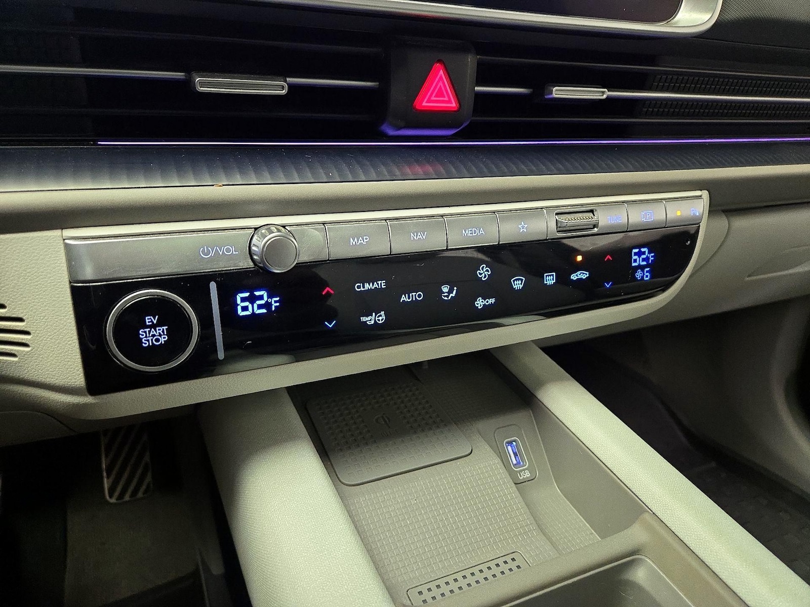 2025 Hyundai IONIQ 6 Limited - Photo 18