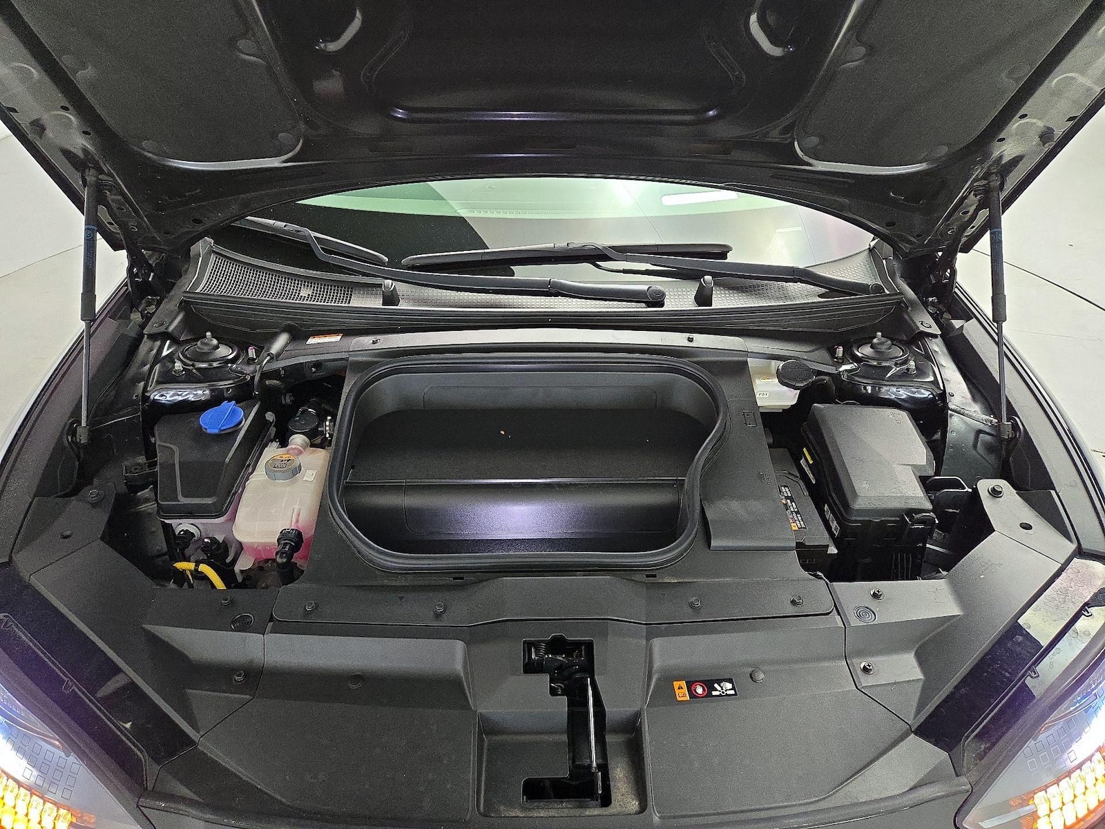 2025 Hyundai IONIQ 6 Limited - Photo 24