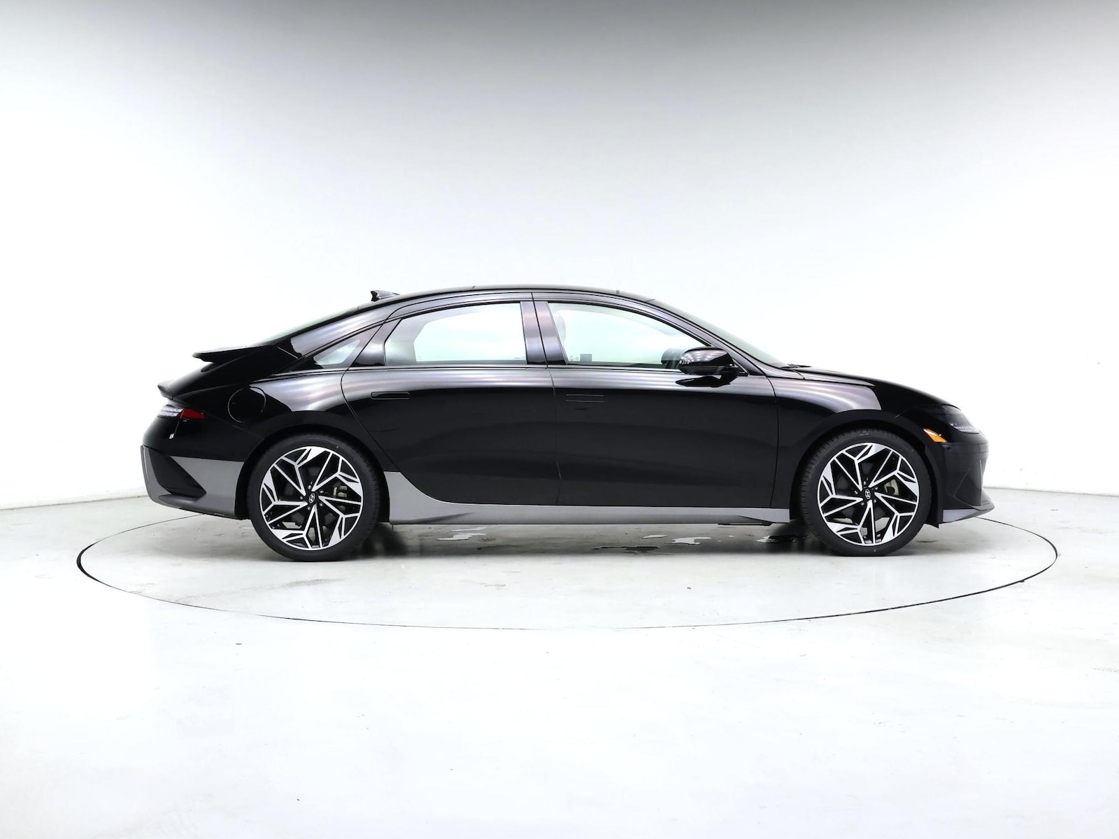 2025 Hyundai IONIQ 6 Limited - Photo 8