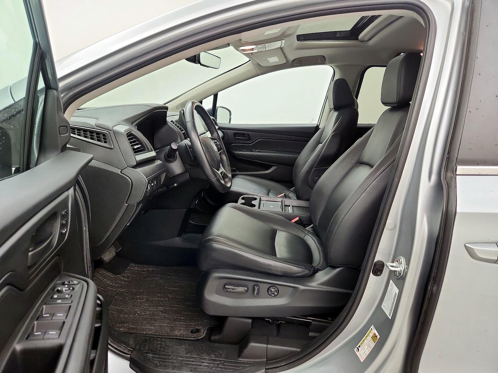 2025 Honda Odyssey EX-L - Photo 12