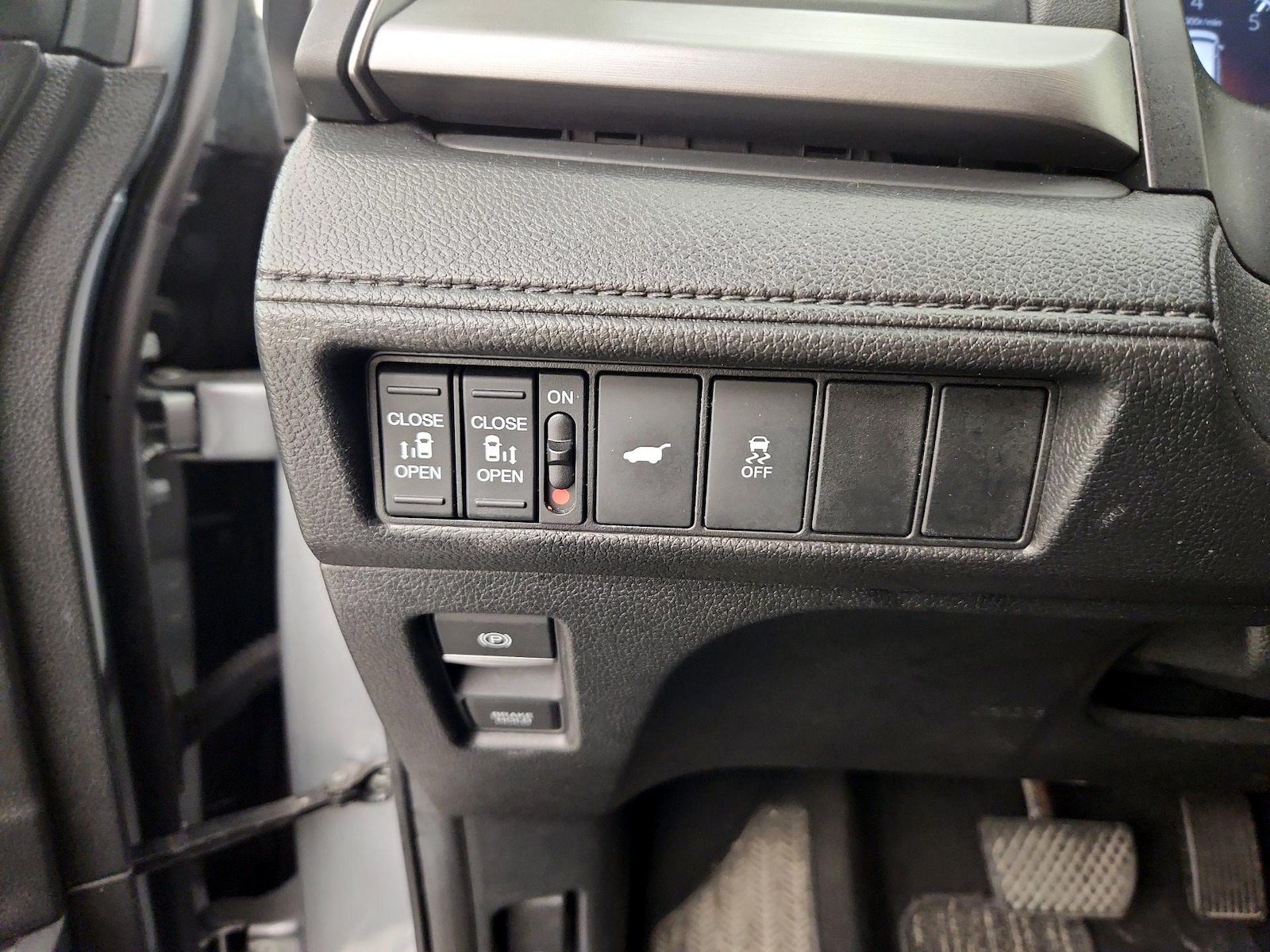 2025 Honda Odyssey EX-L - Photo 14