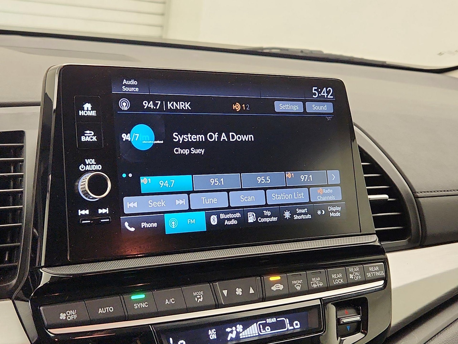 2025 Honda Odyssey EX-L - Photo 16