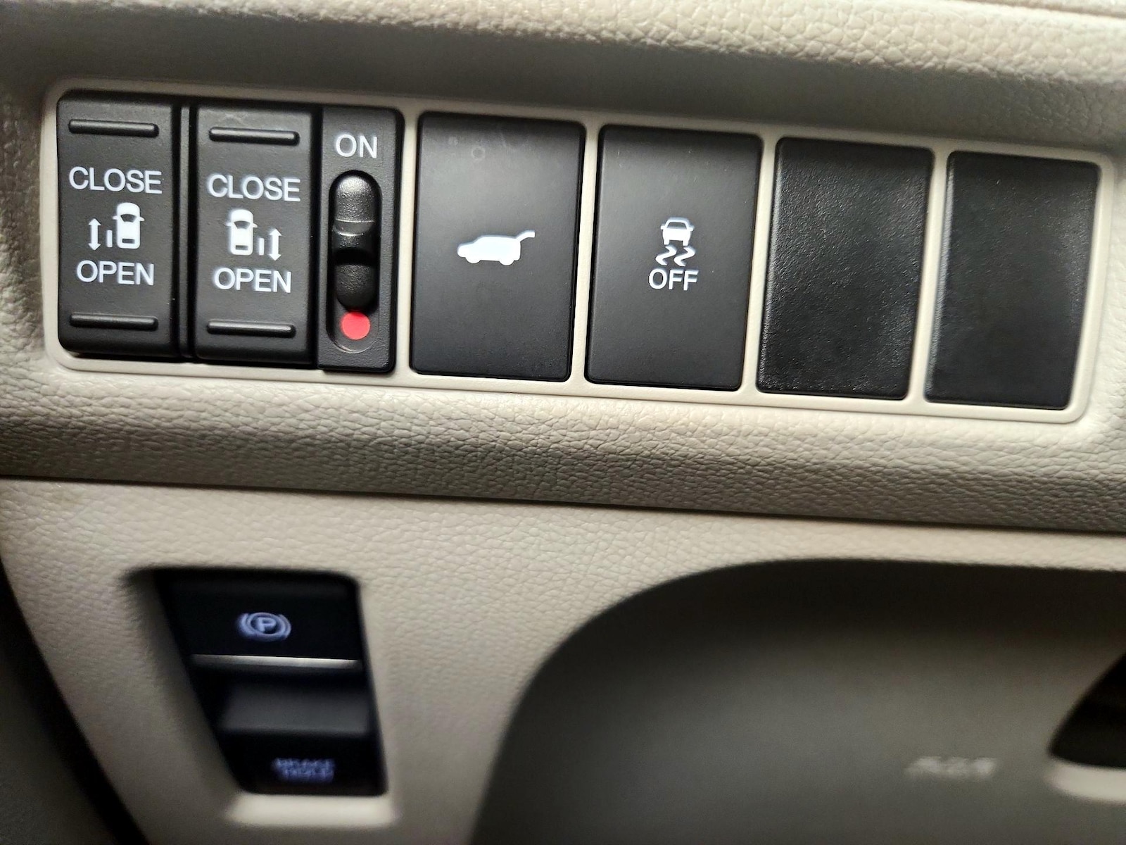 2025 Honda Odyssey EX-L - Photo 14