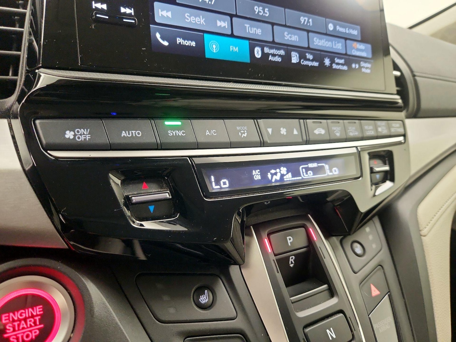 2025 Honda Odyssey EX-L - Photo 18