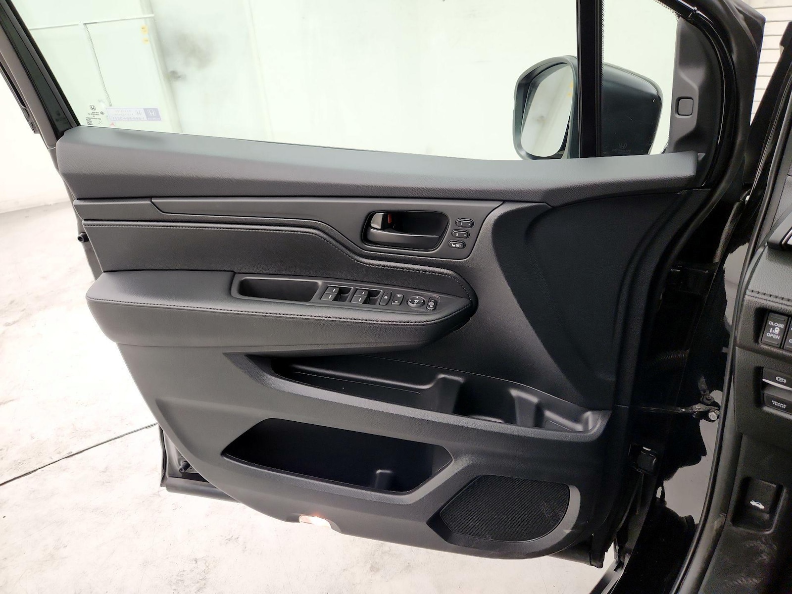 2025 Honda Odyssey EX-L - Photo 13