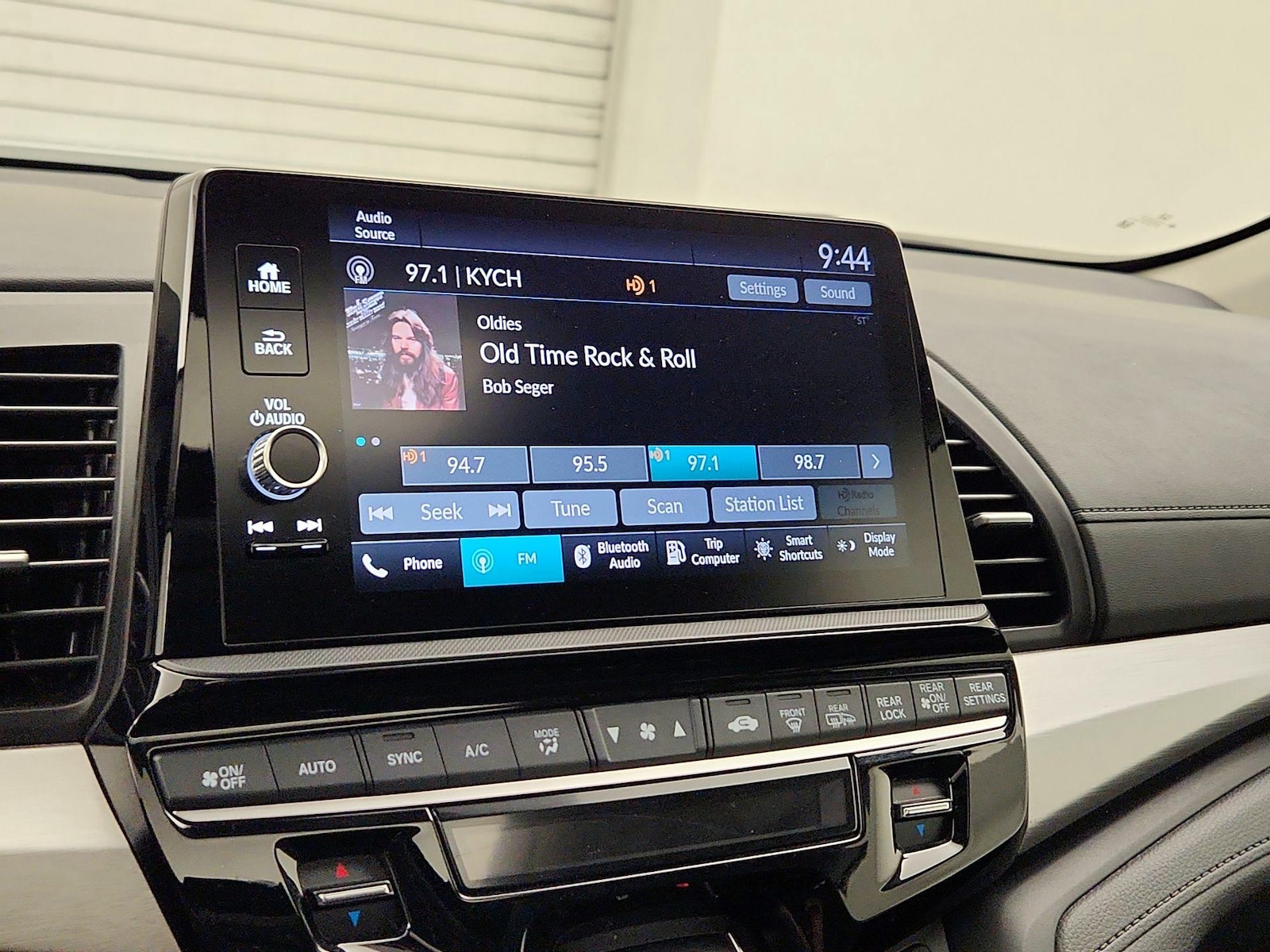 2025 Honda Odyssey EX-L - Photo 16