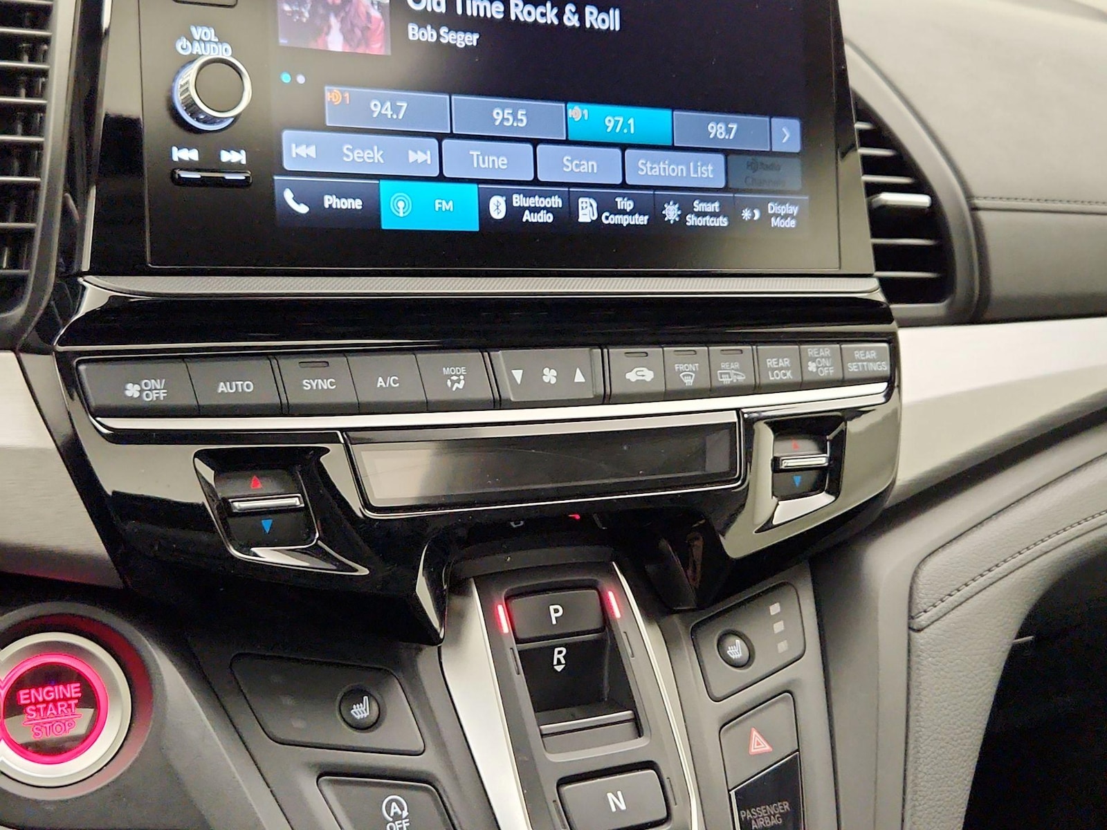 2025 Honda Odyssey EX-L - Photo 17