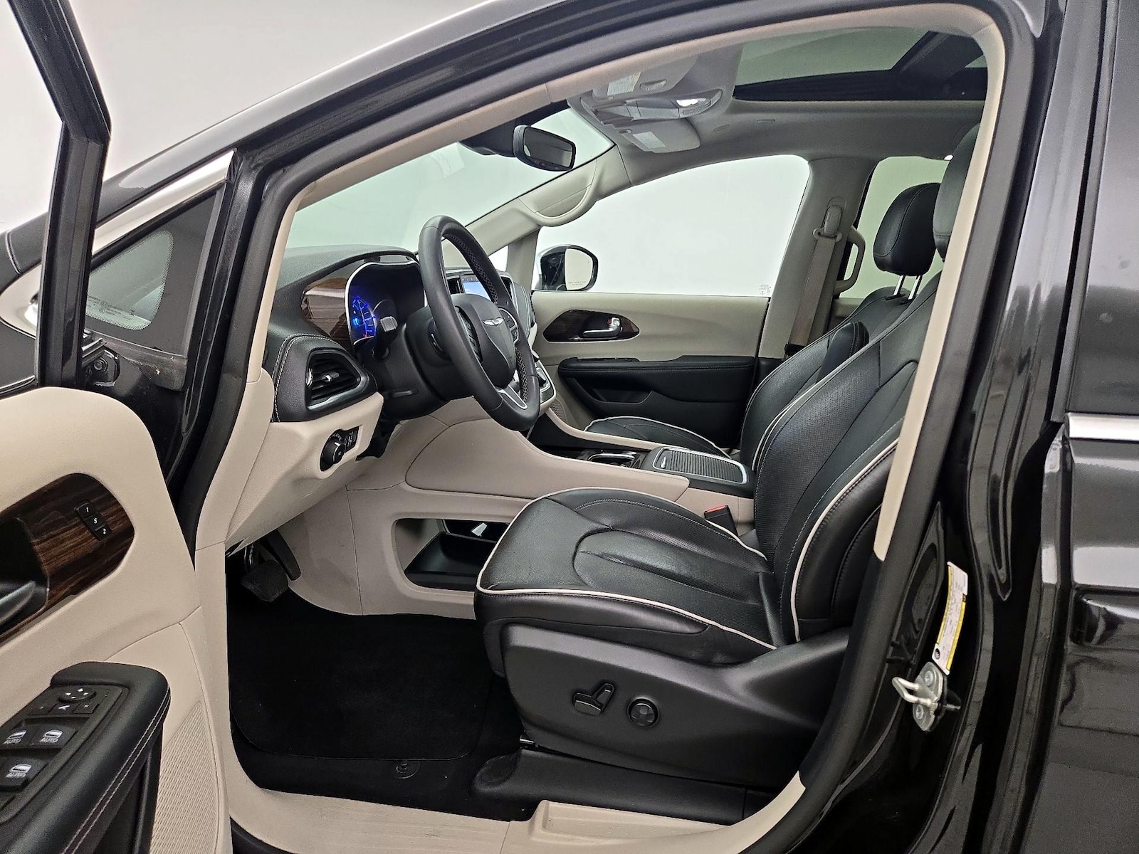 2023 Chrysler Pacifica Hybrid Limited - Photo 12