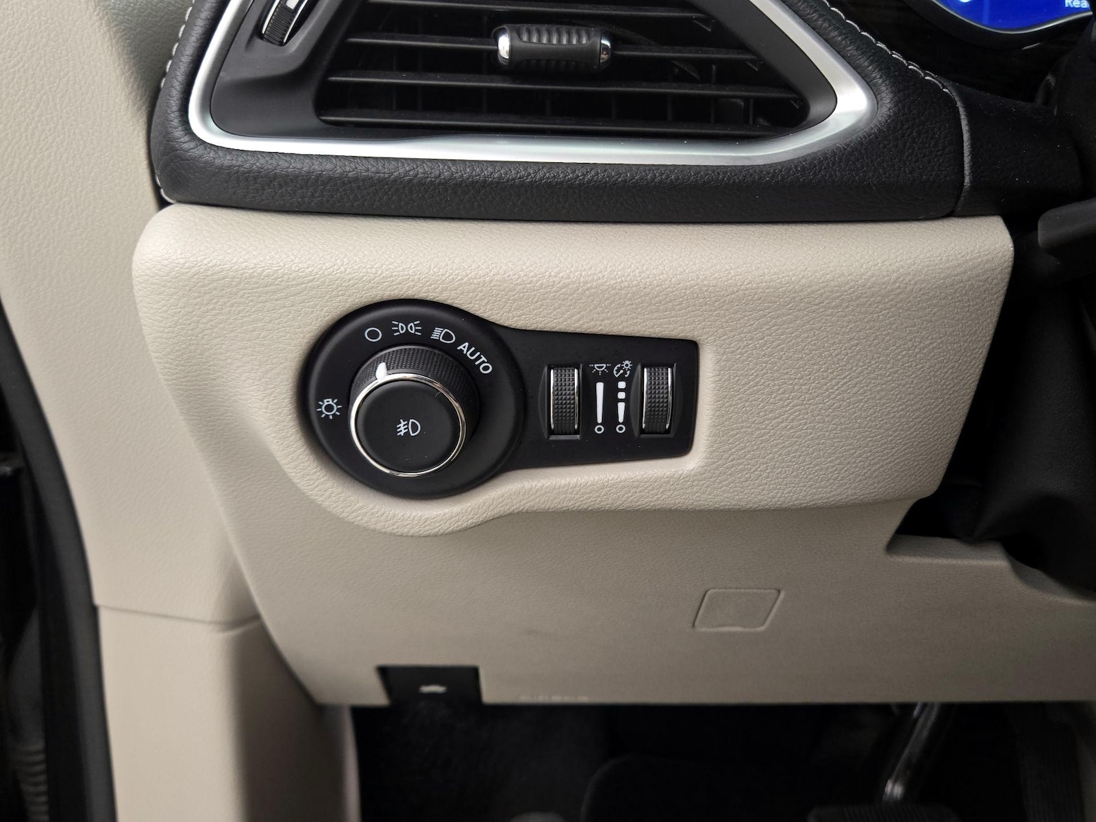 2023 Chrysler Pacifica Hybrid Limited - Photo 14