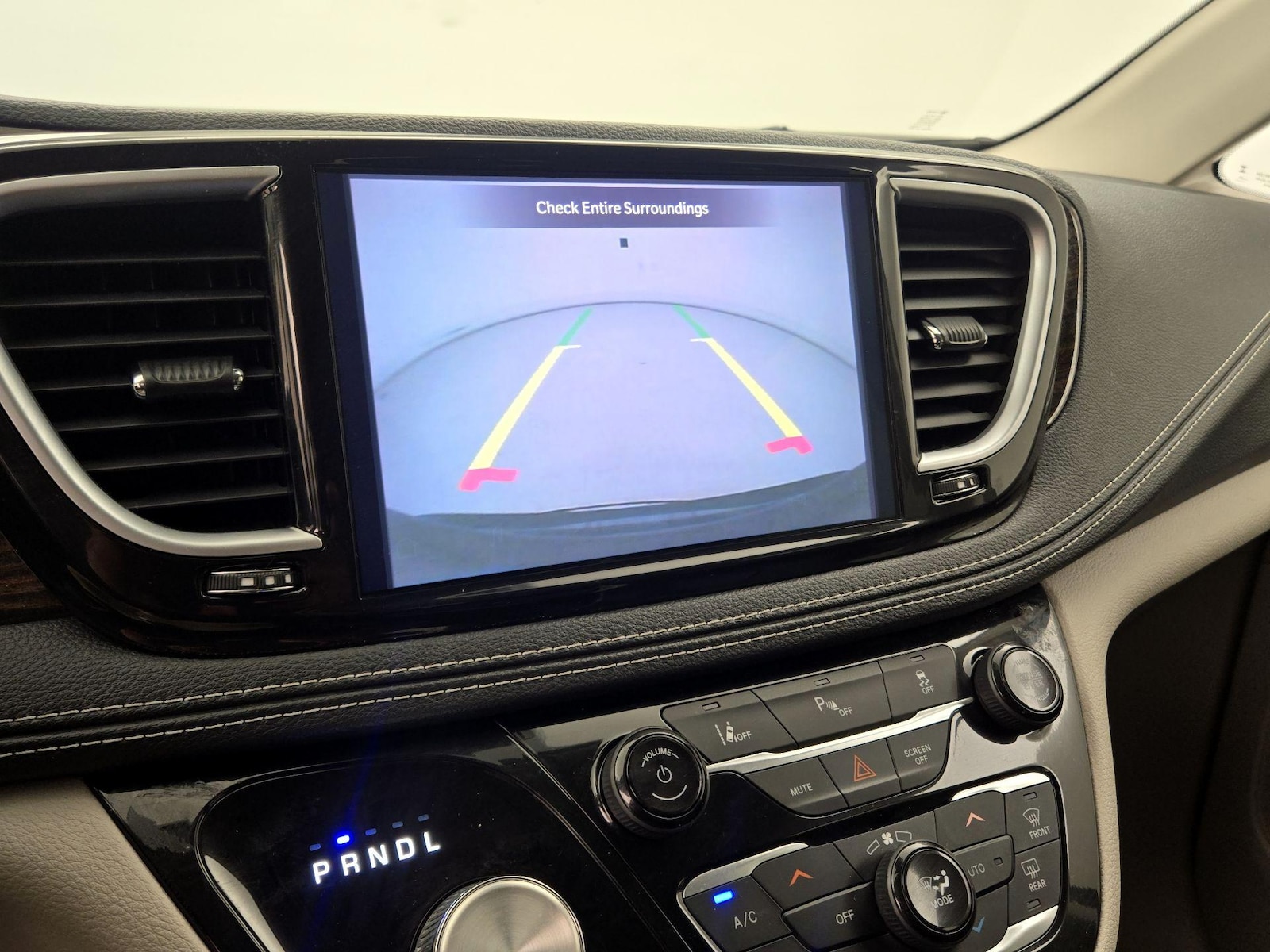 2023 Chrysler Pacifica Hybrid Limited - Photo 16