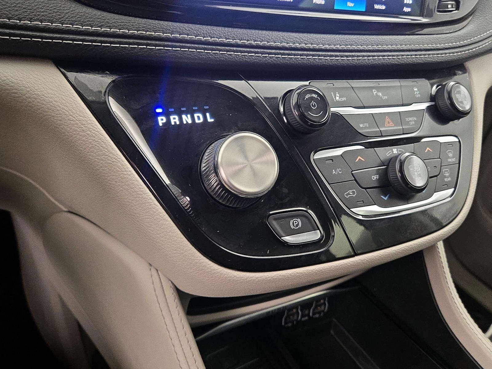 2023 Chrysler Pacifica Hybrid Limited - Photo 19