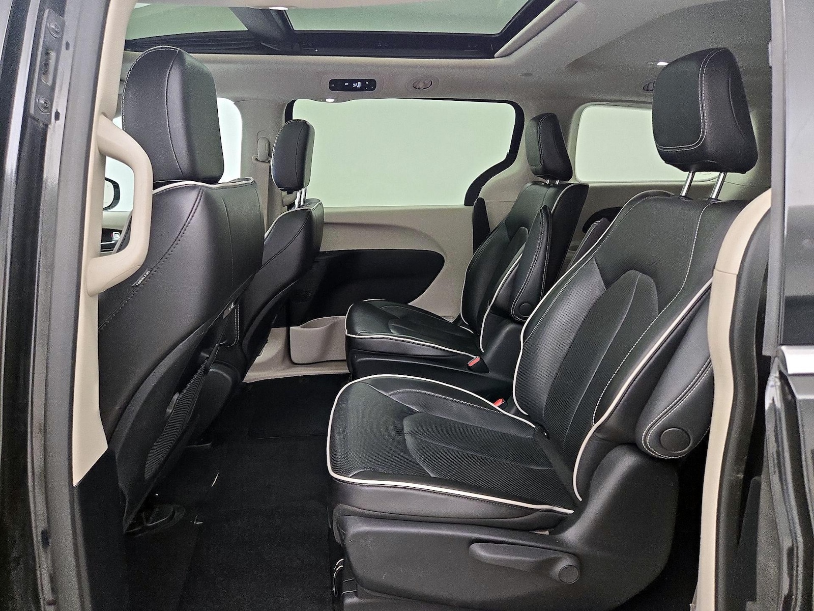 2023 Chrysler Pacifica Hybrid Limited - Photo 22