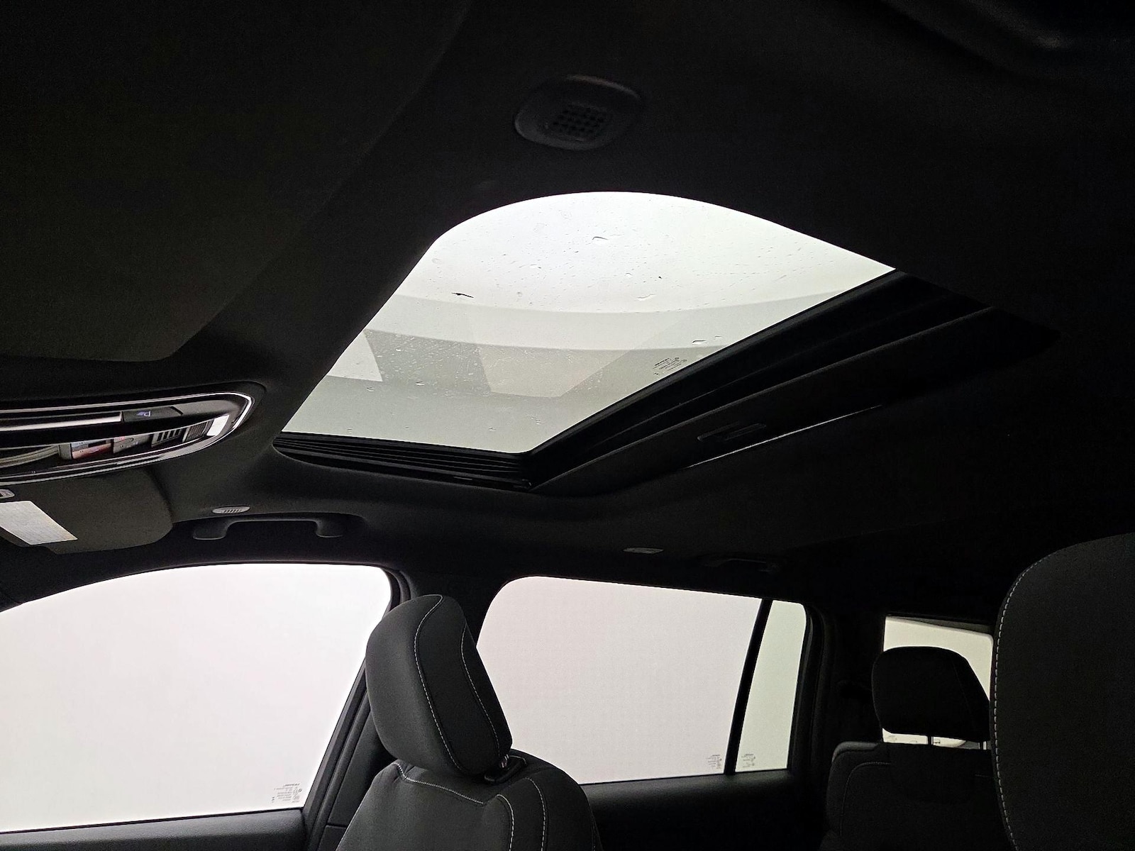 Sunroof(s) & Overhead Airbags