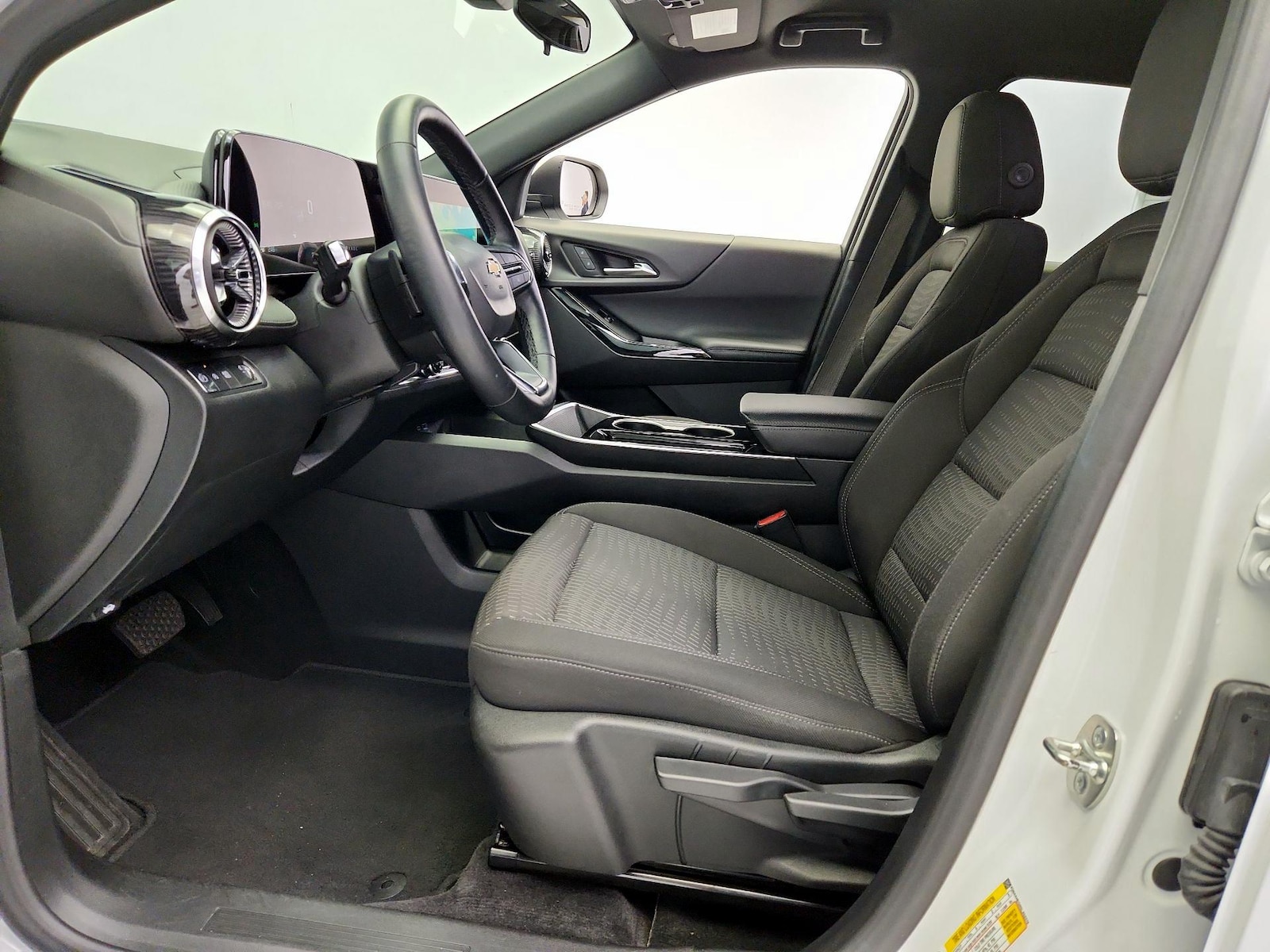 2025 Chevrolet Equinox LT - Photo 12