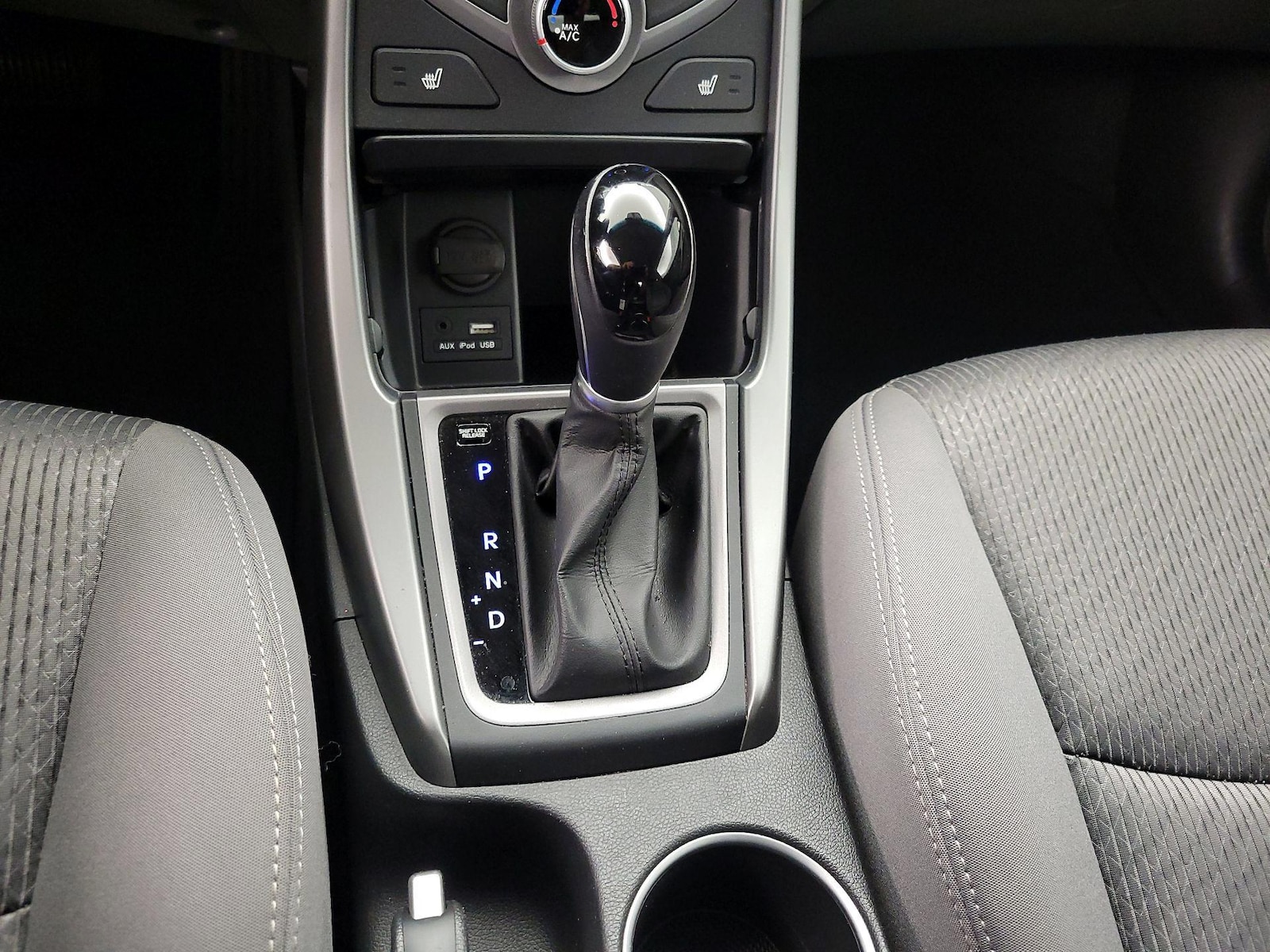 2014 Hyundai Elantra Coupe Base - Photo 17