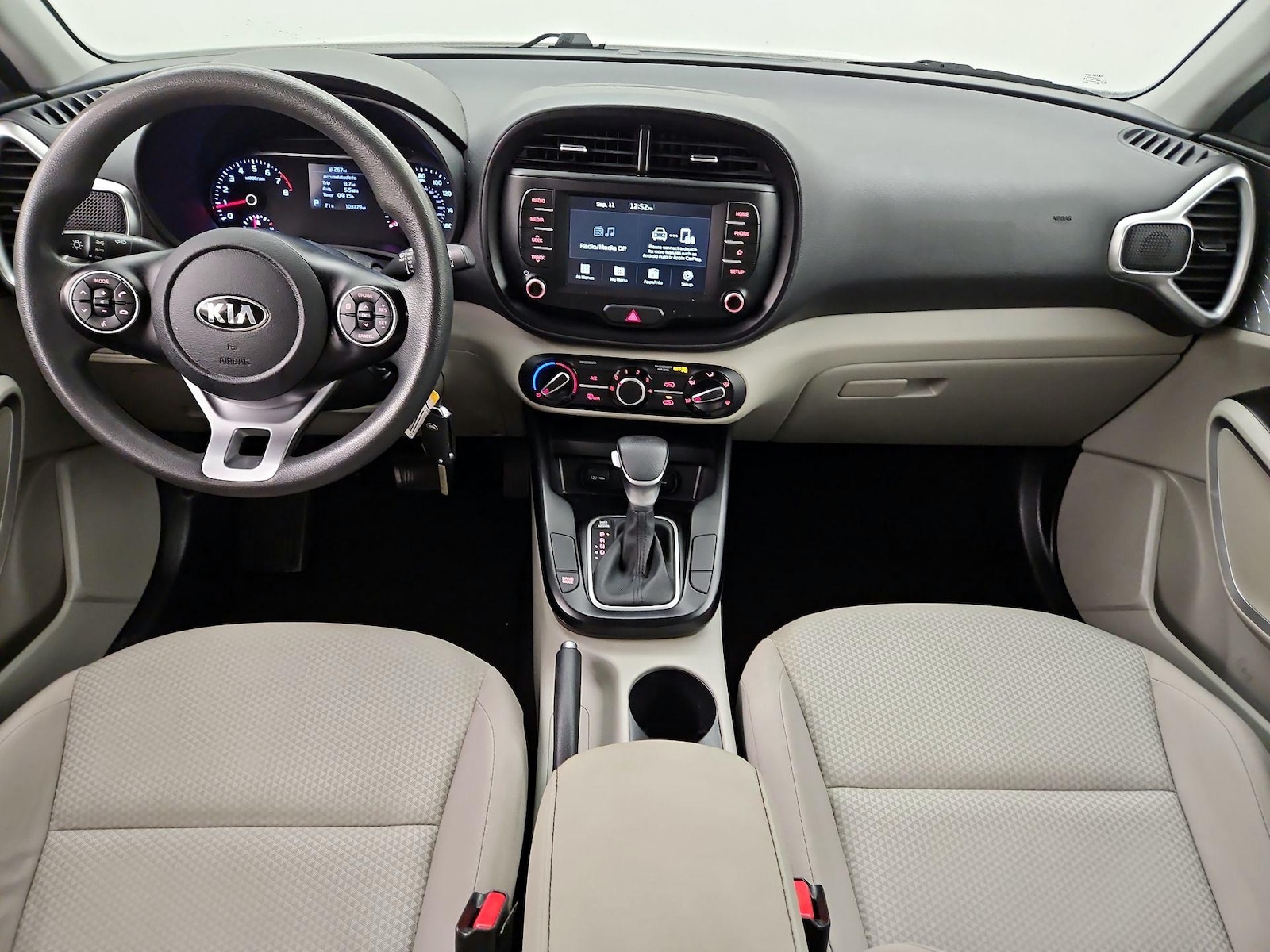 2021 Kia Soul LX - Photo 10