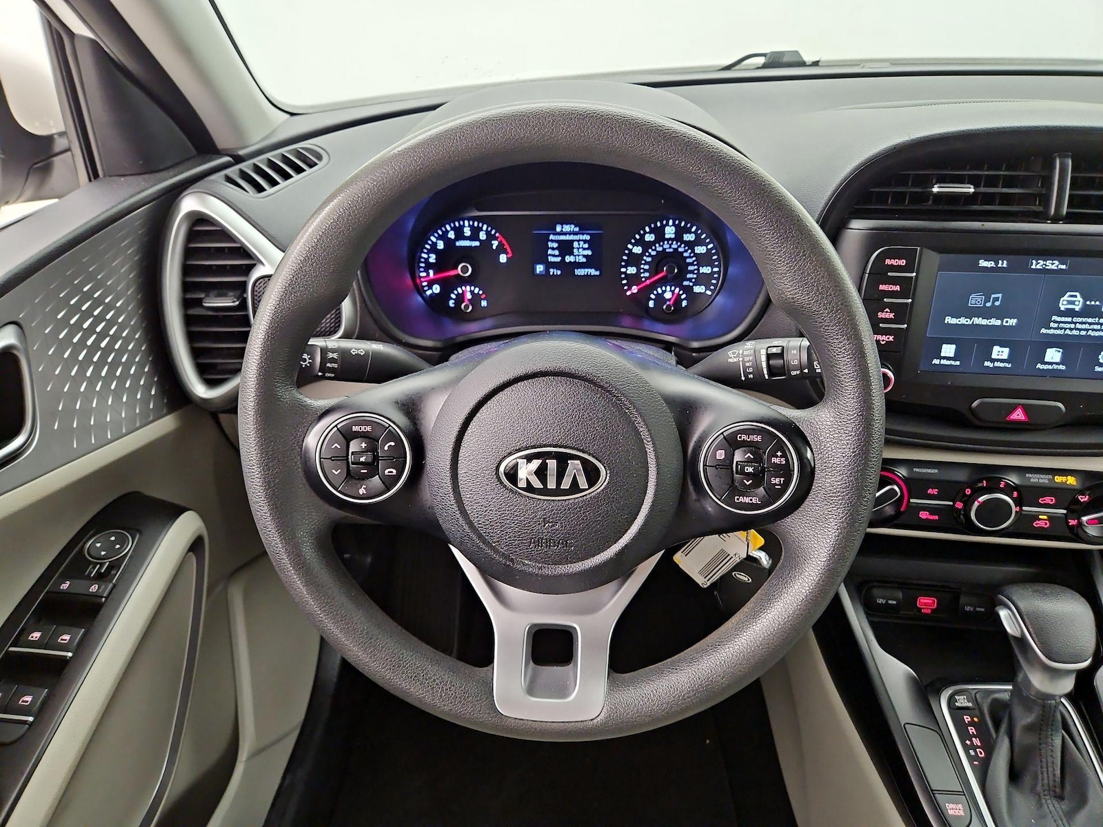 2021 Kia Soul LX - Photo 11