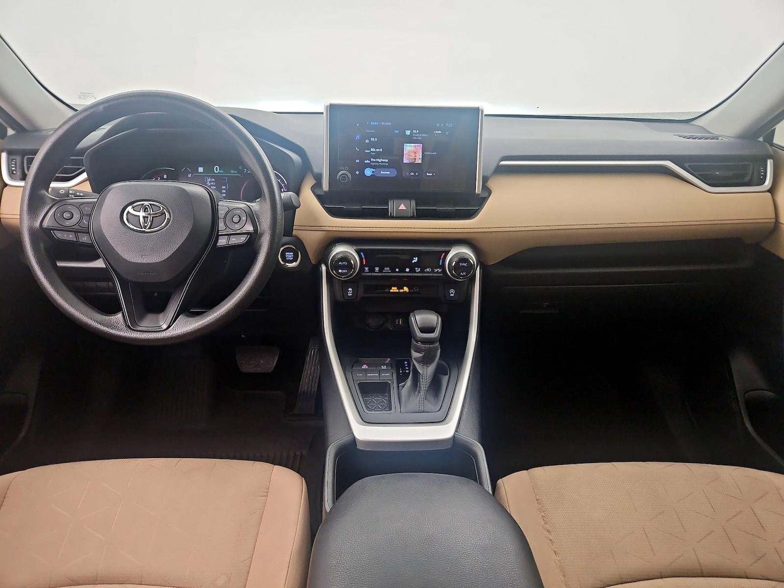 2025 Toyota RAV4 XLE - Photo 10
