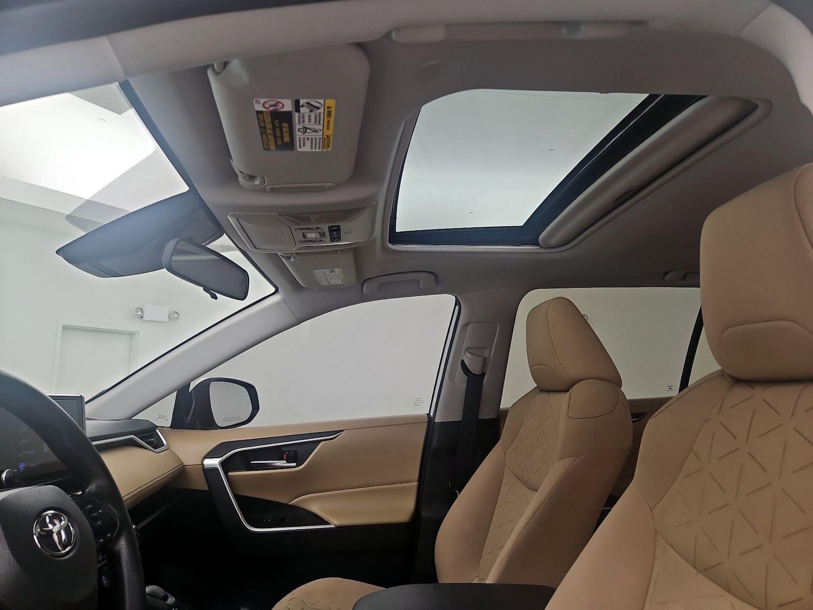 2025 Toyota RAV4 XLE - Photo 20