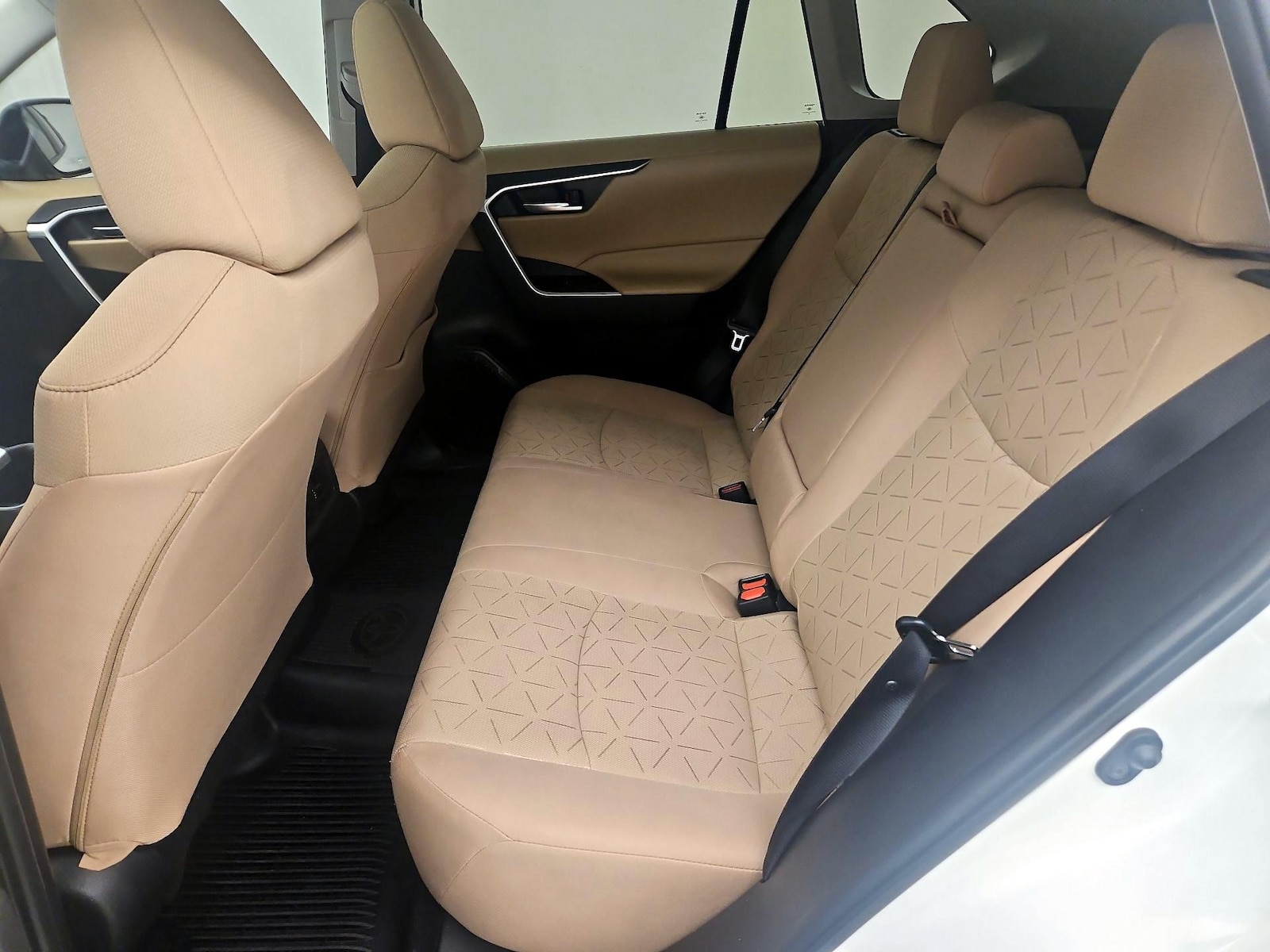 2025 Toyota RAV4 XLE - Photo 21