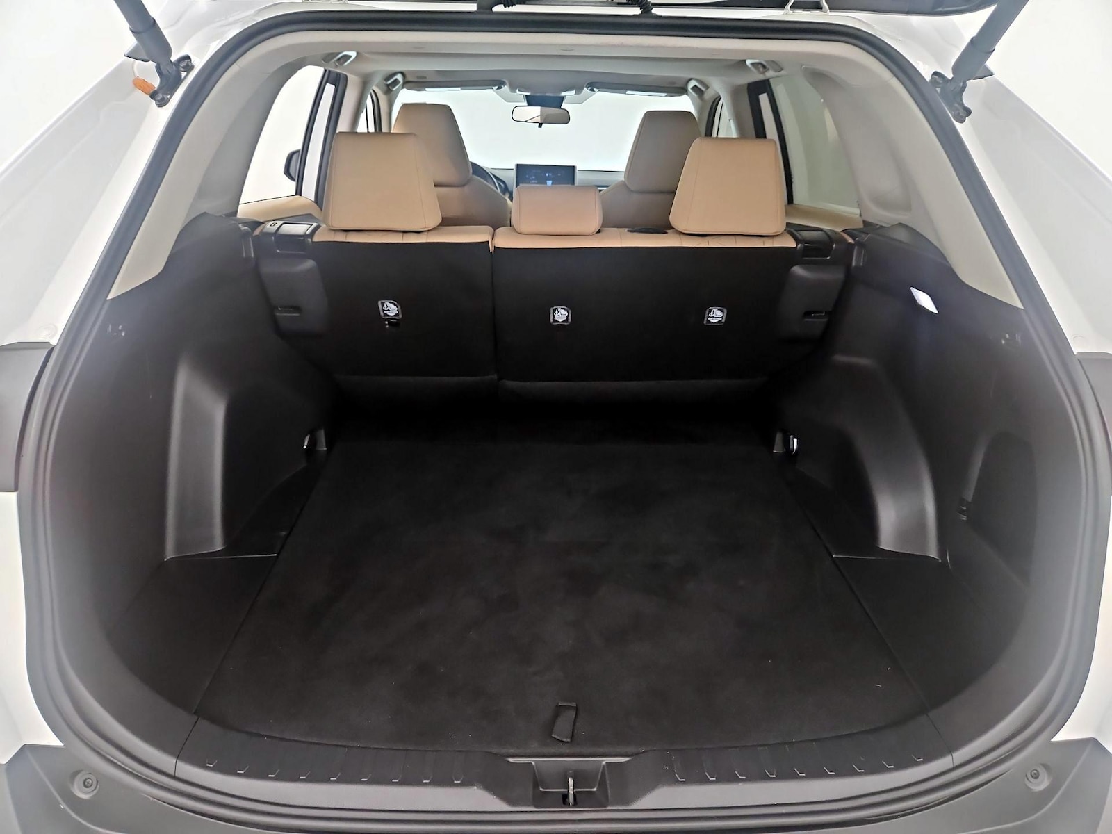 2025 Toyota RAV4 XLE - Photo 22
