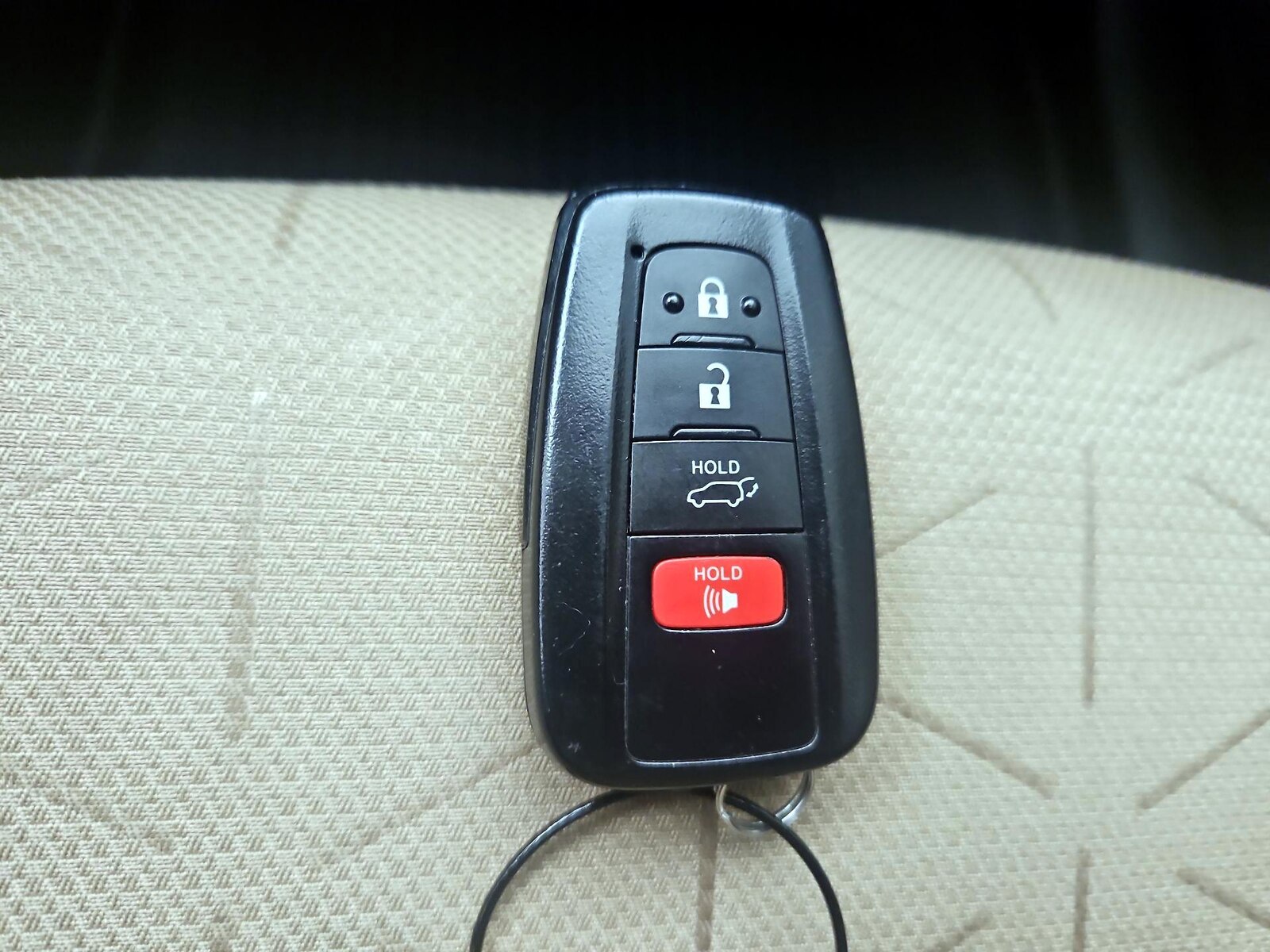 2025 Toyota RAV4 XLE - Photo 24