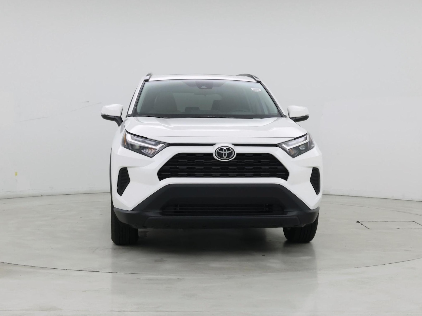 2025 Toyota RAV4 XLE - Photo 6