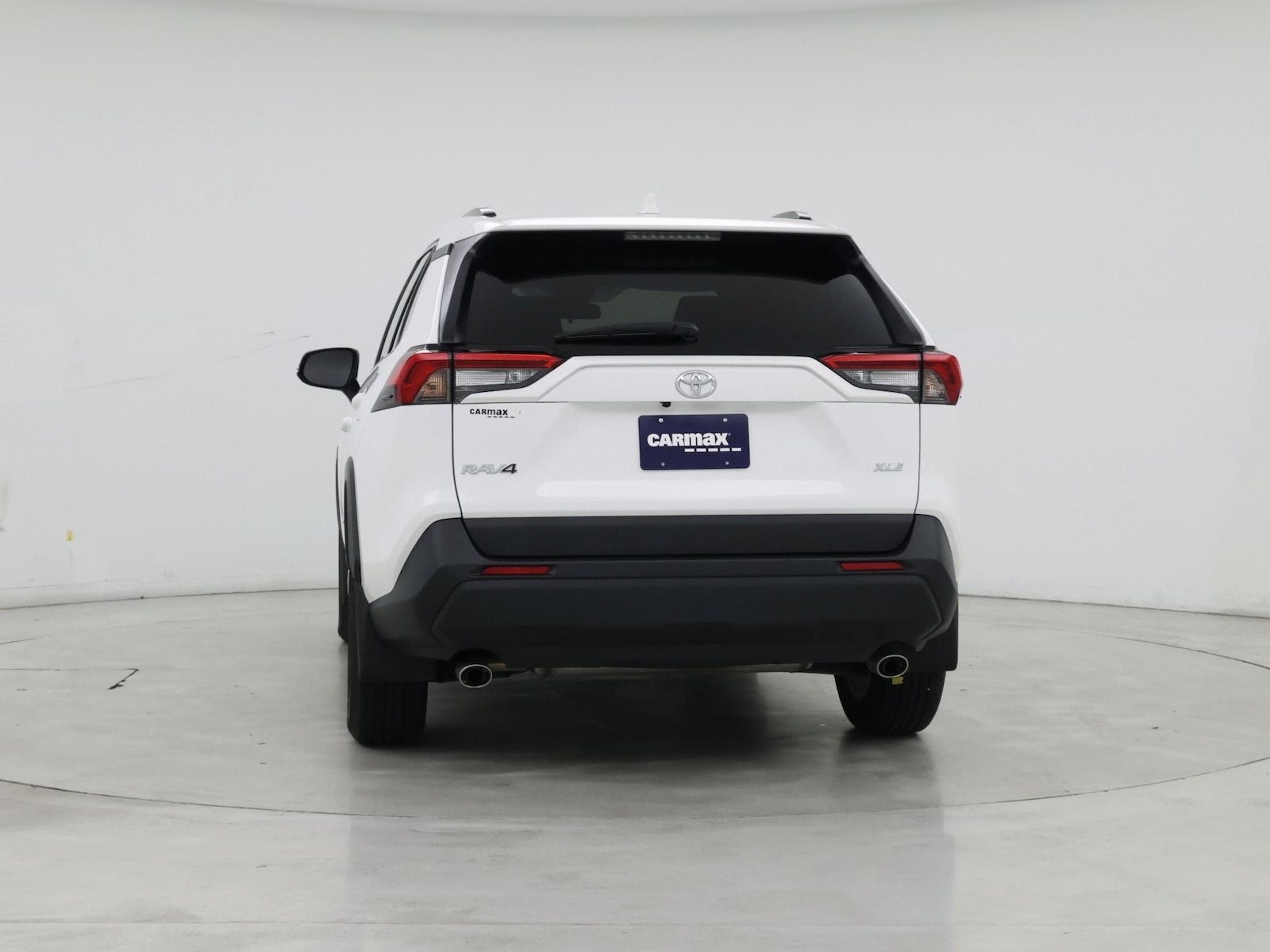 2025 Toyota RAV4 XLE - Photo 7