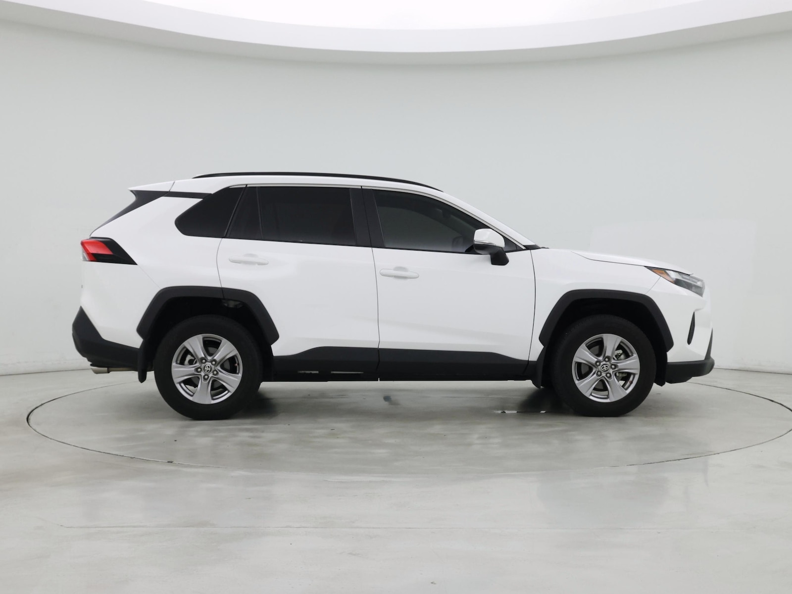 2025 Toyota RAV4 XLE - Photo 8