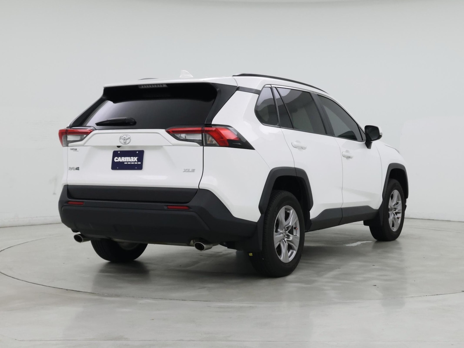 2025 Toyota RAV4 XLE - Photo 9