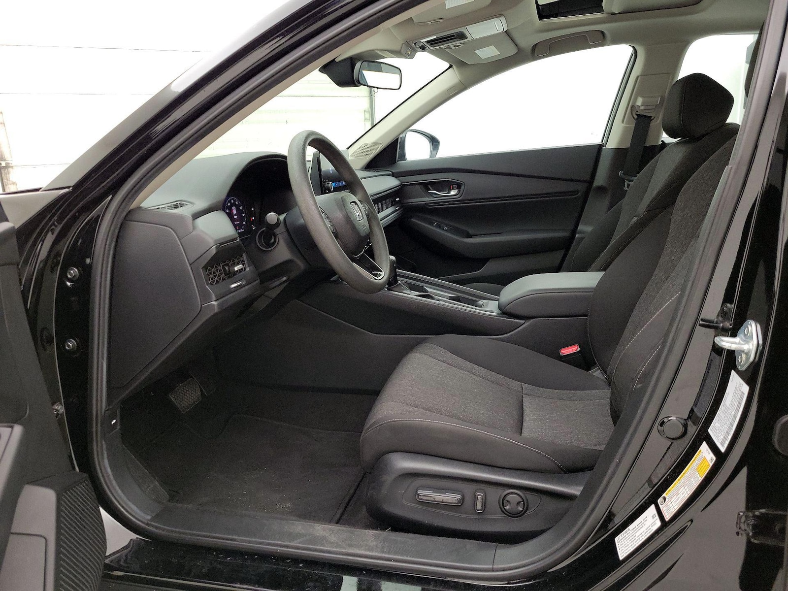 2025 Honda Accord SE - Photo 12