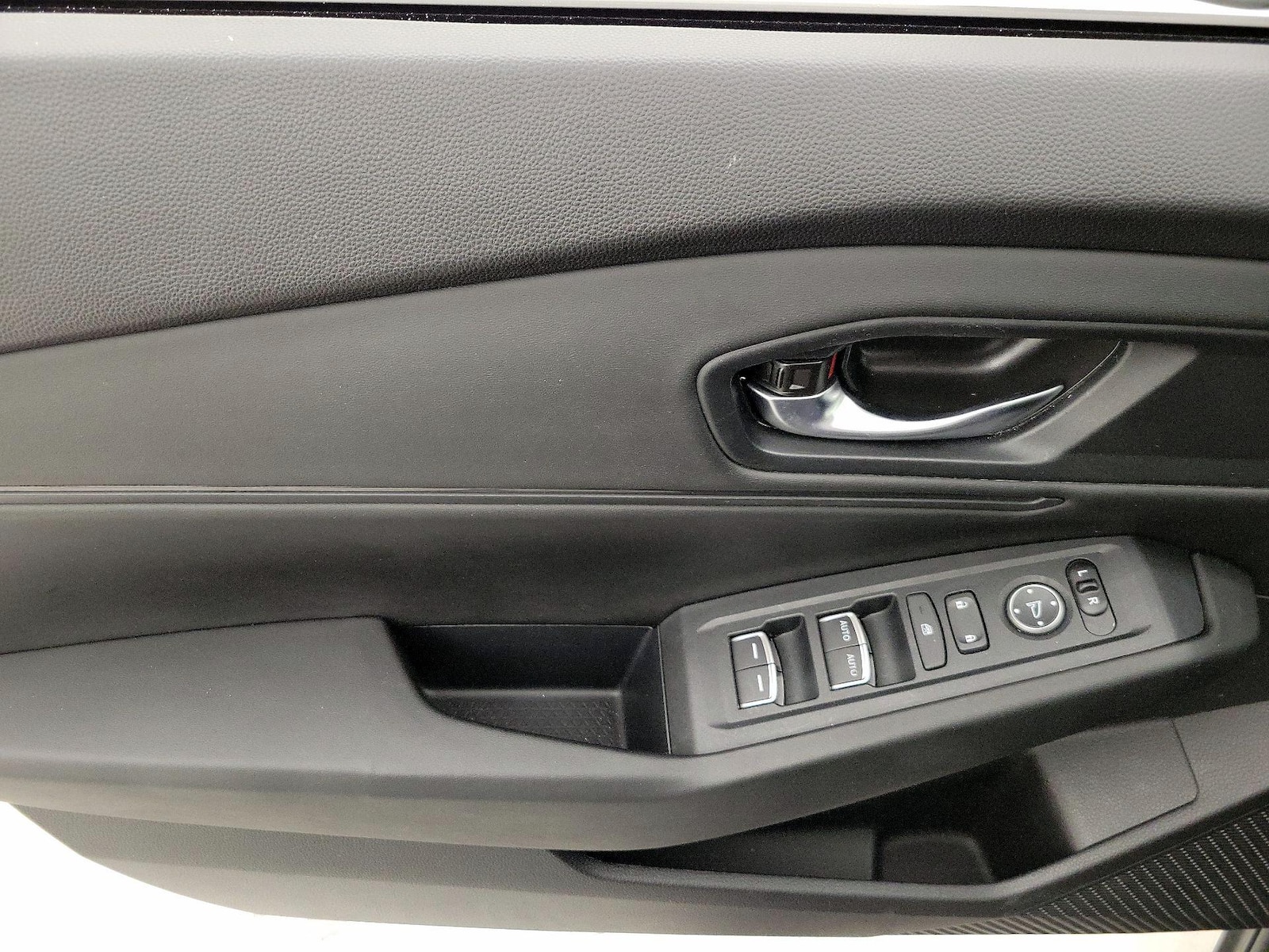 2025 Honda Accord SE - Photo 13