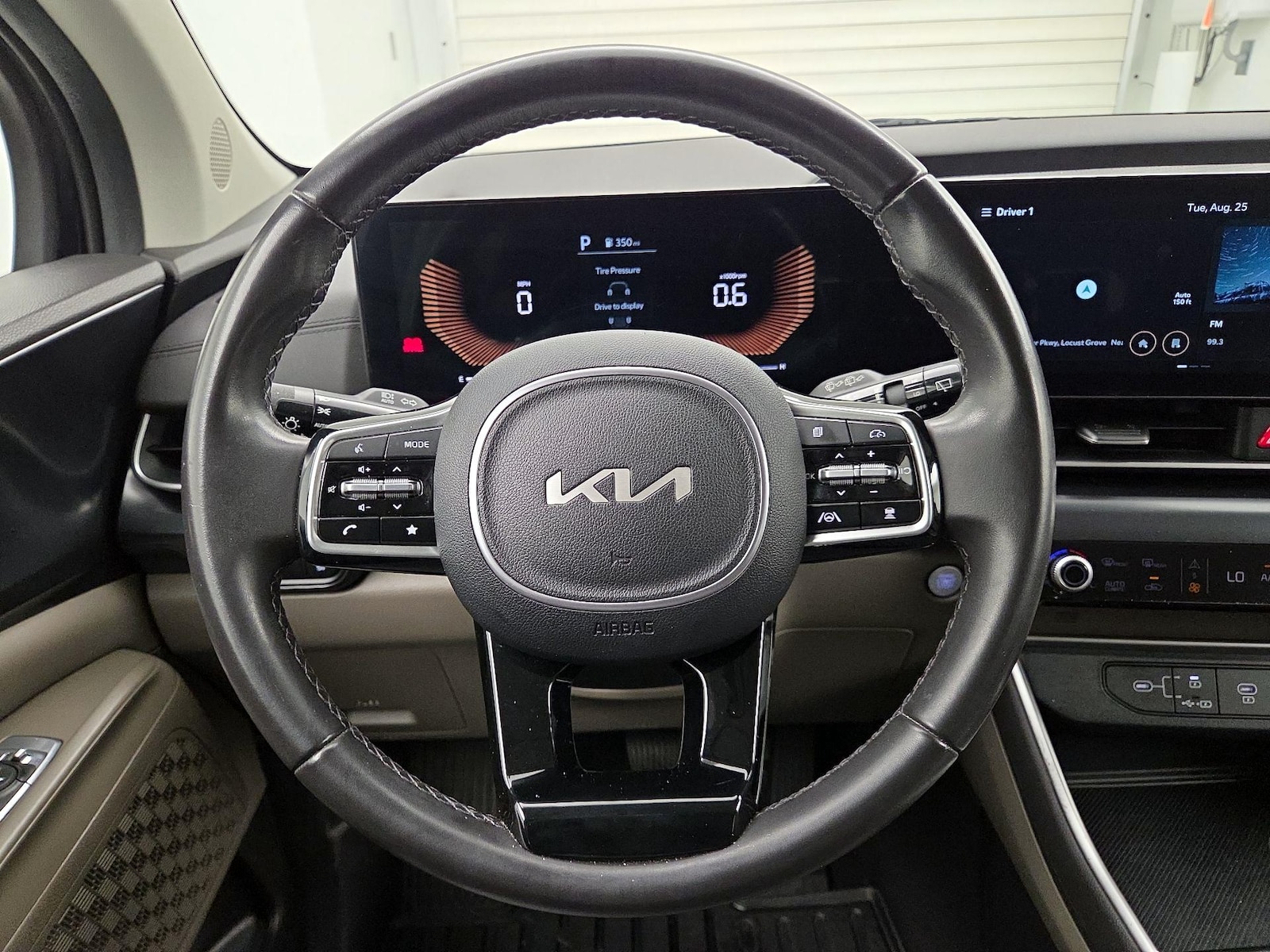 2025 Kia Carnival LXS - Photo 11